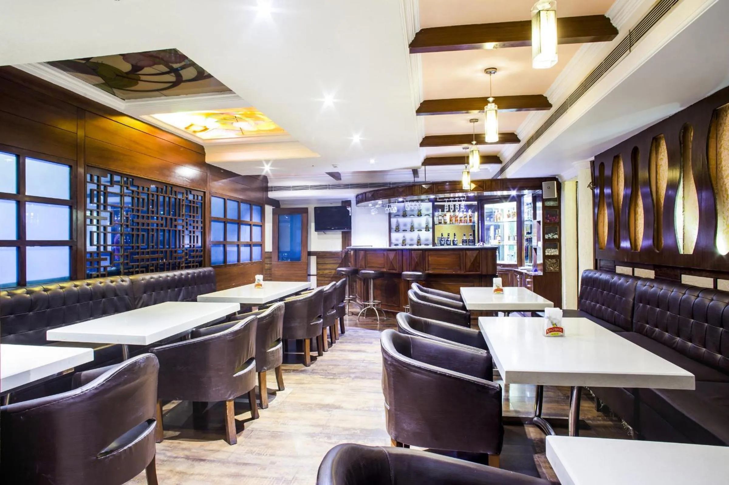 Restaurant/places to eat in Viceroy Inn Dehradun