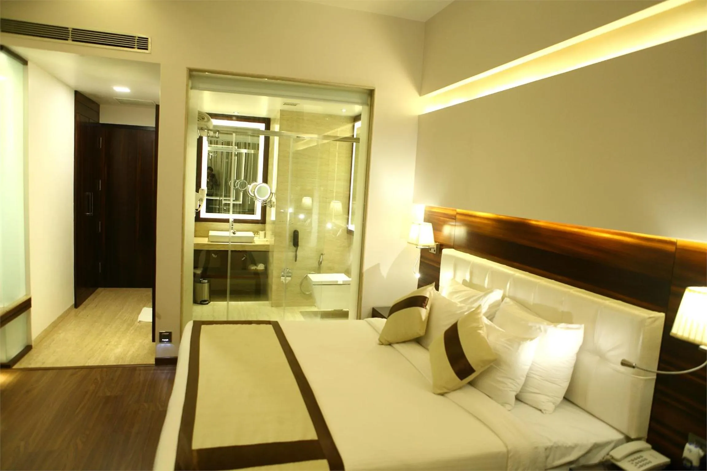 Bedroom, Bed in Viceroy Inn Dehradun