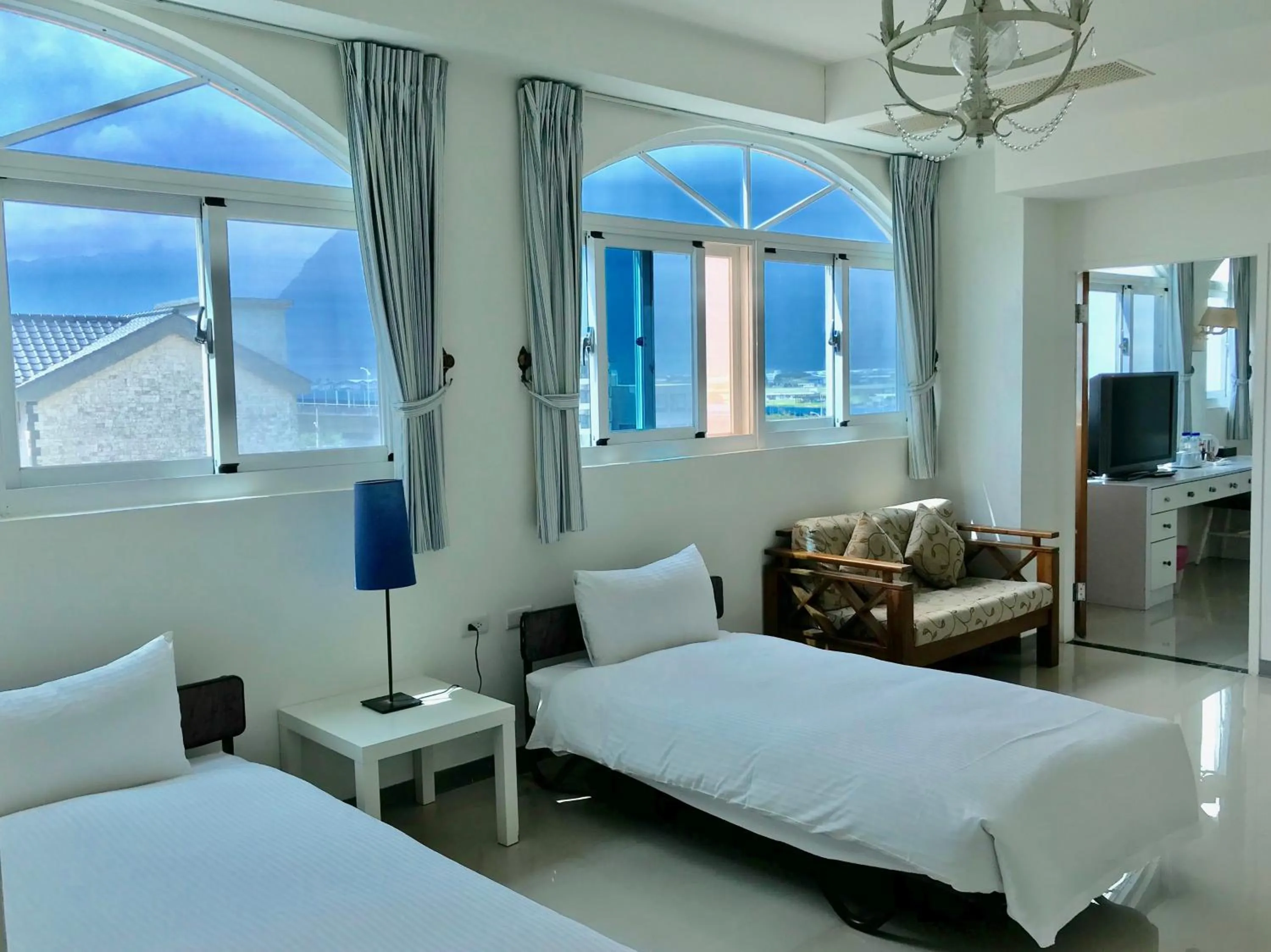 TV and multimedia, Bed in Hotel Bayview