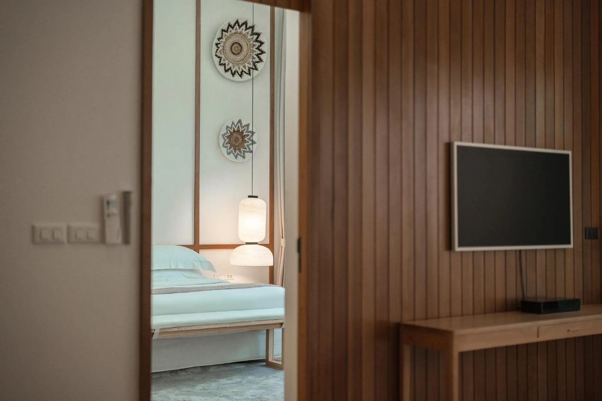 TV and multimedia, Bed in Saturdays Residence by Brown Starling