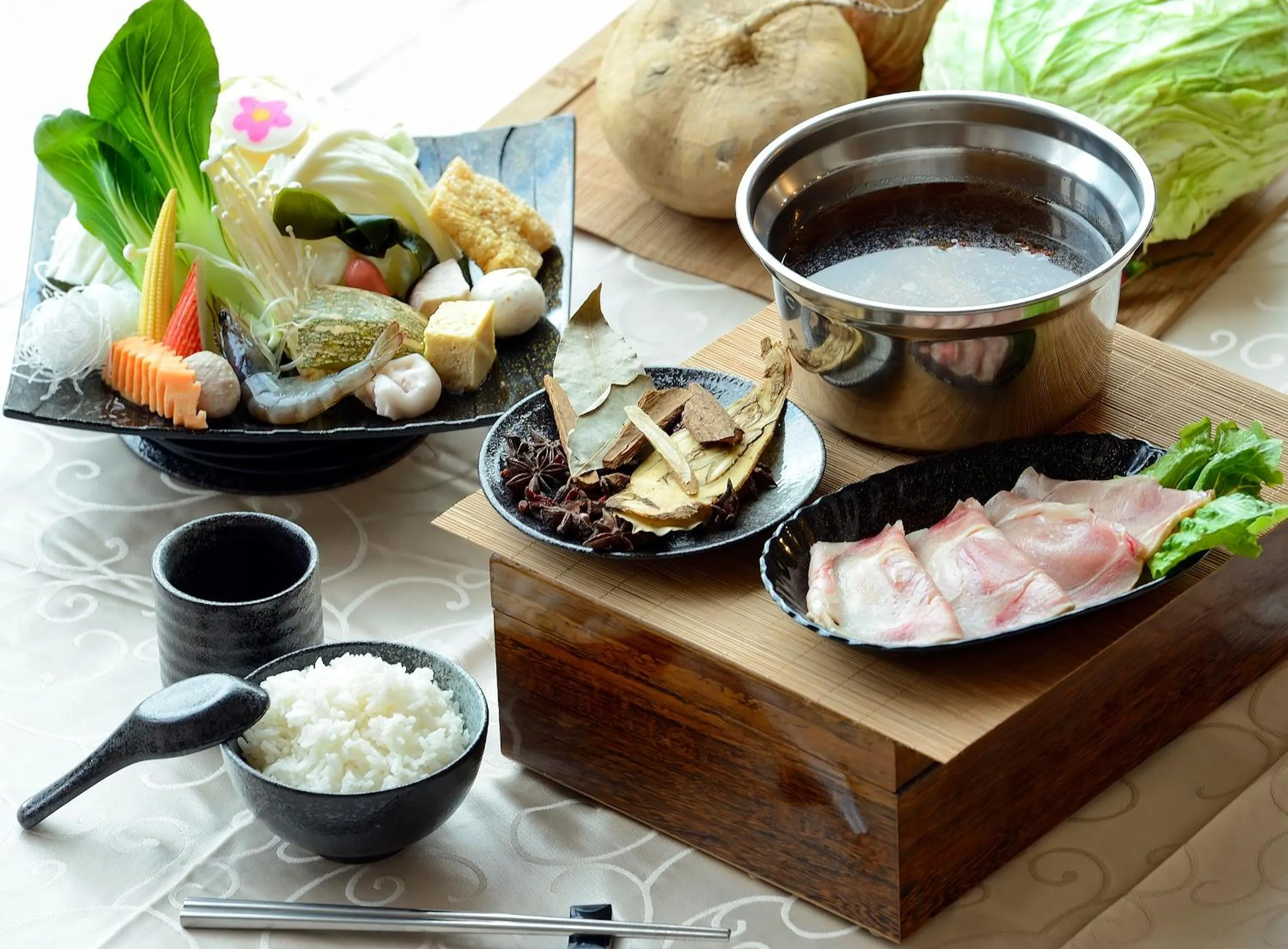 Restaurant/places to eat in Jinsa Lakeside View Resort