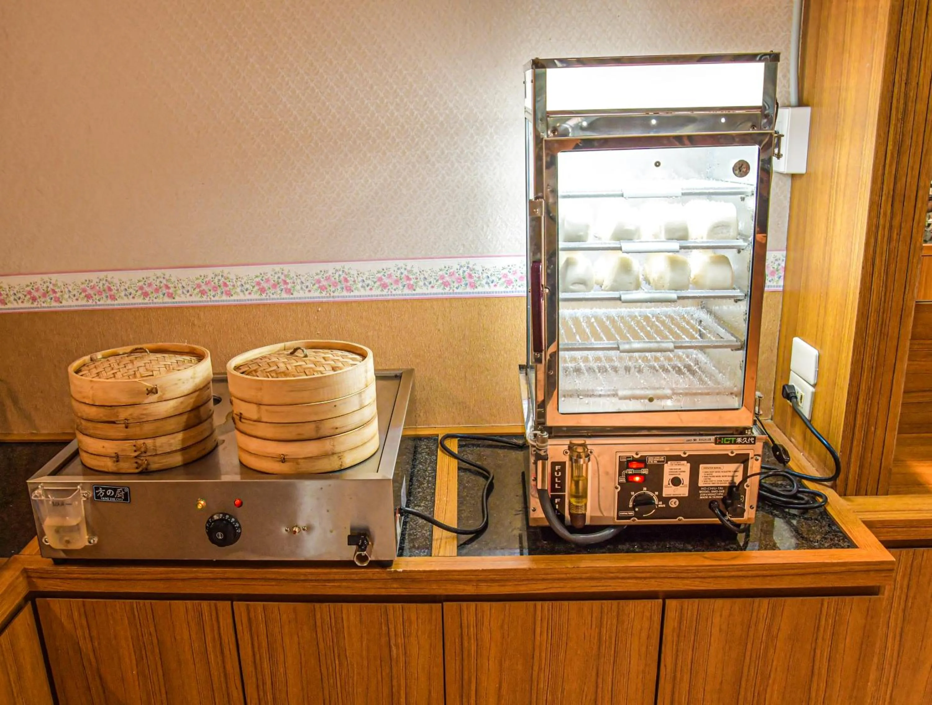 Kitchen or kitchenette in Jinsa Lakeside View Resort