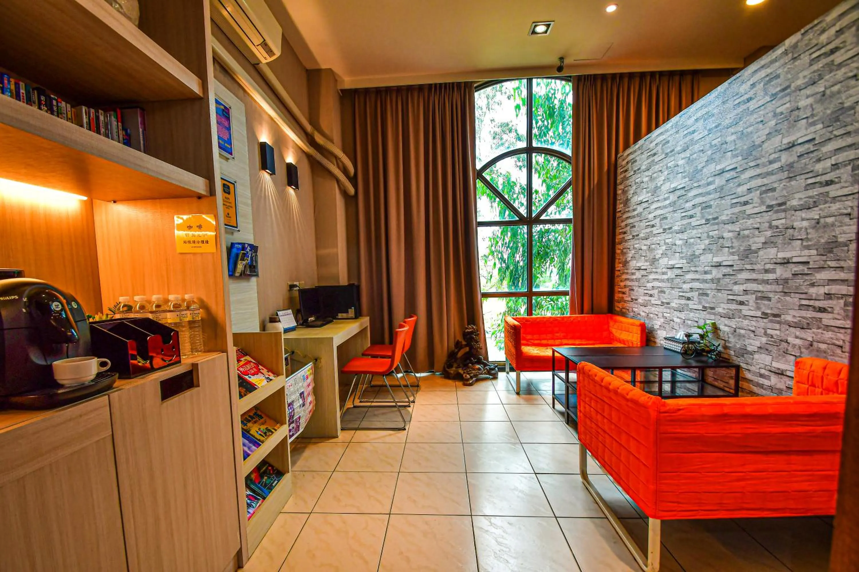 Seating area in Jinsa Lakeside View Resort