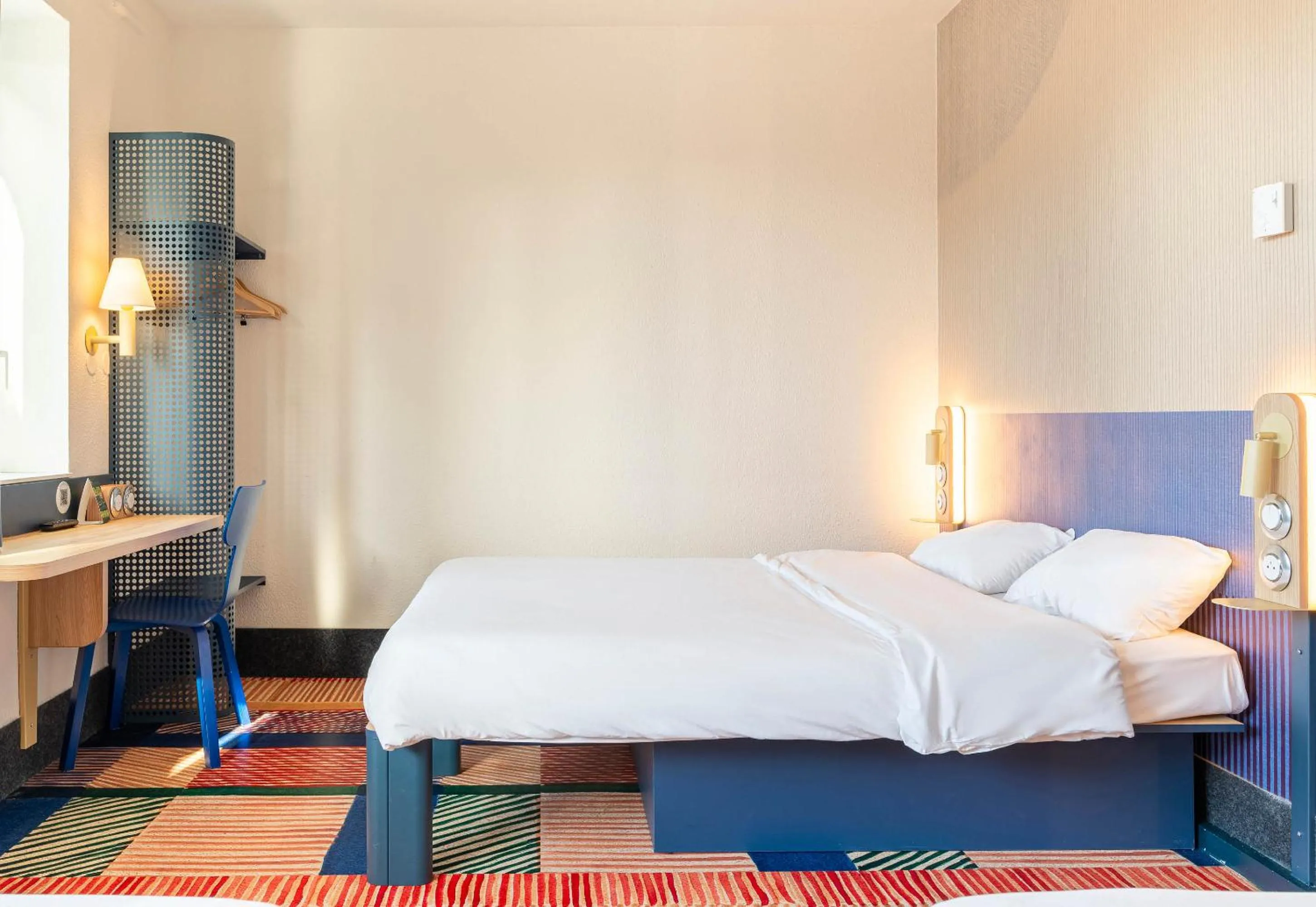 Bedroom, Bed in B&B HOTEL Nantes Centre