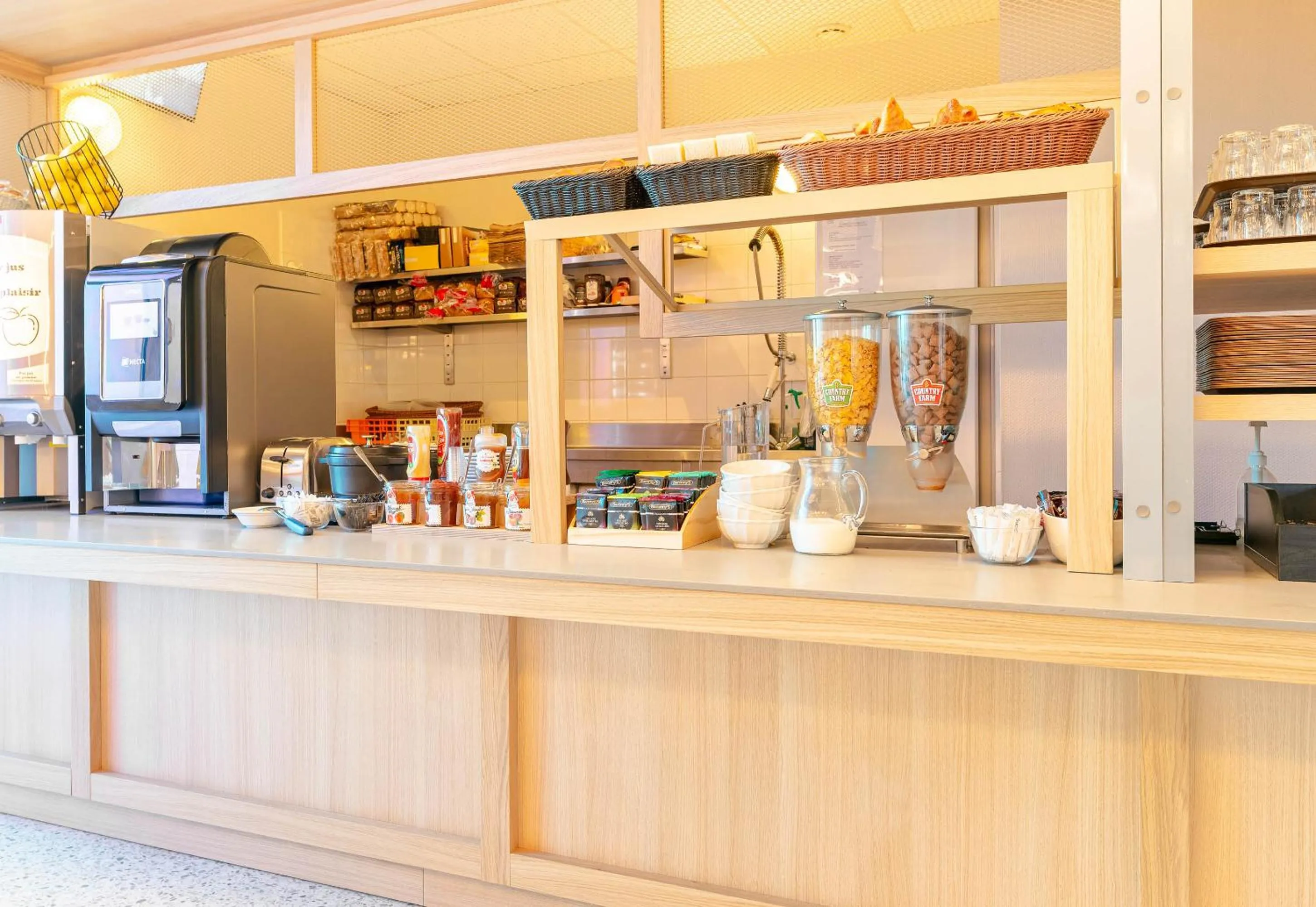 Breakfast in B&B HOTEL Nantes Centre