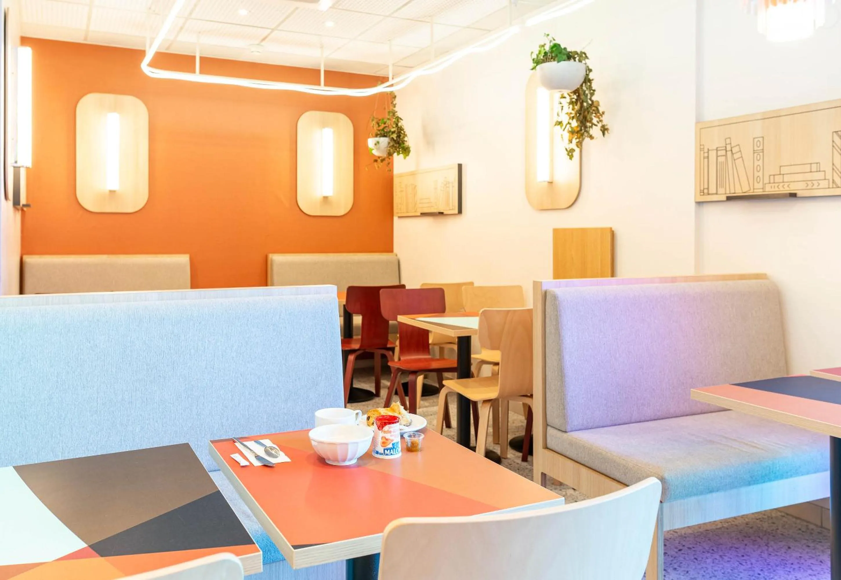 Breakfast in B&B HOTEL Nantes Centre