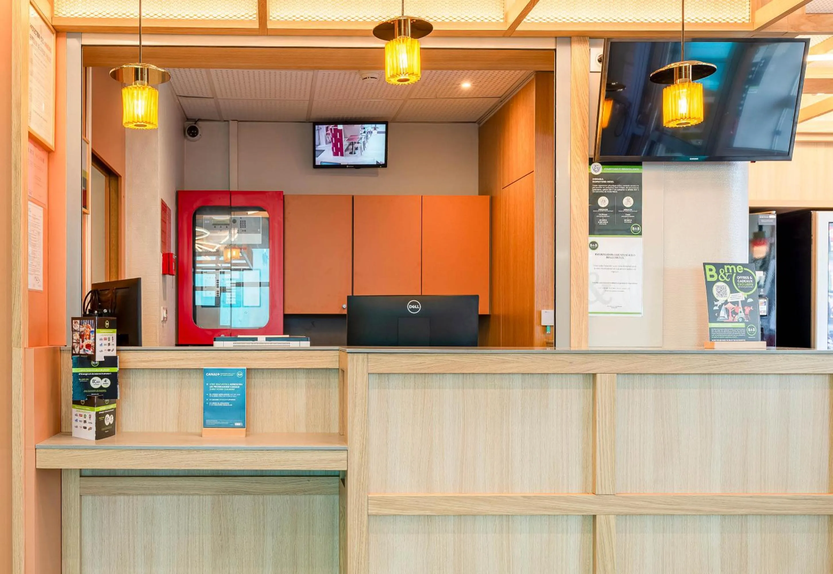 Lobby or reception in B&B HOTEL Nantes Centre