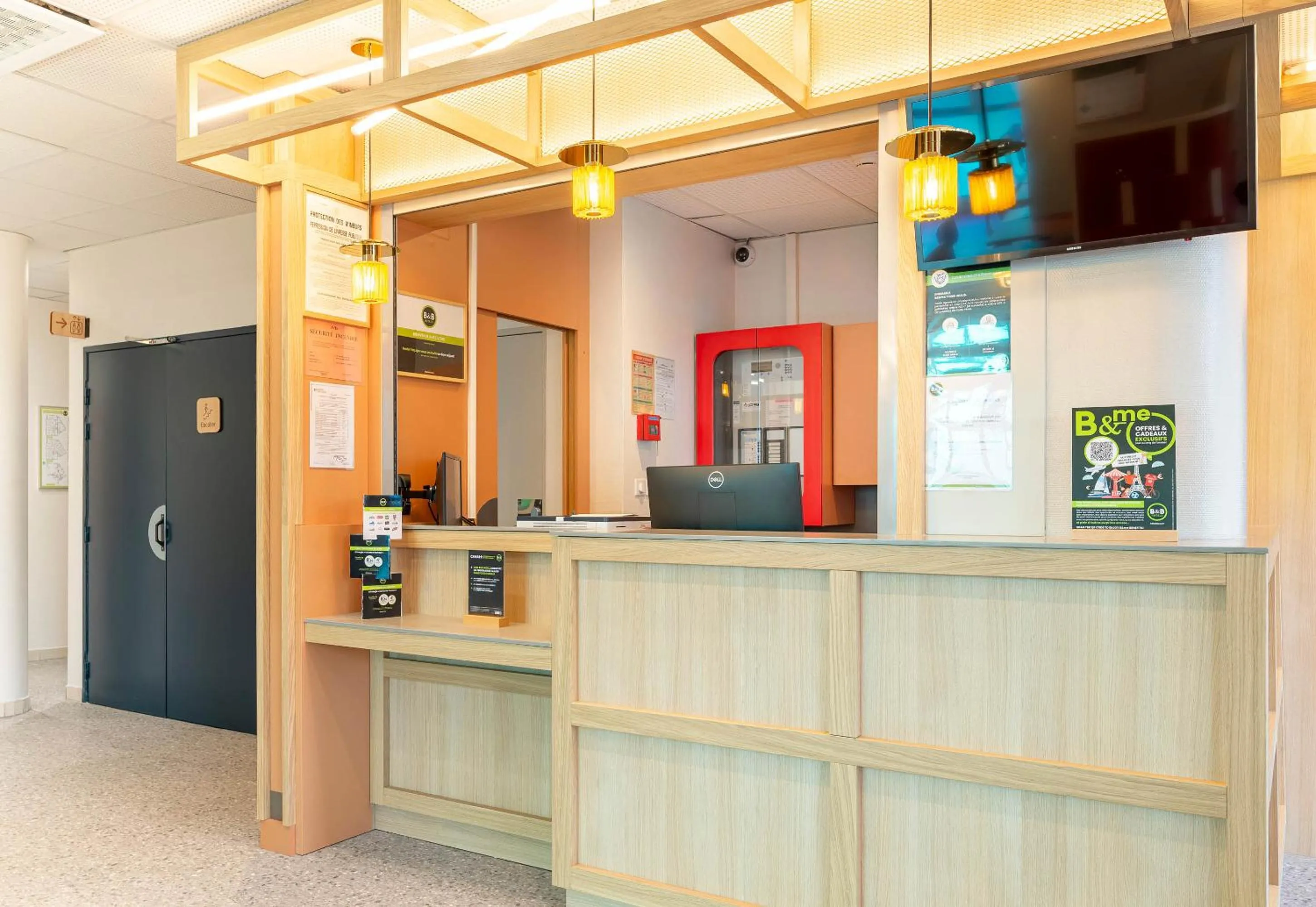 Lobby or reception in B&B HOTEL Nantes Centre