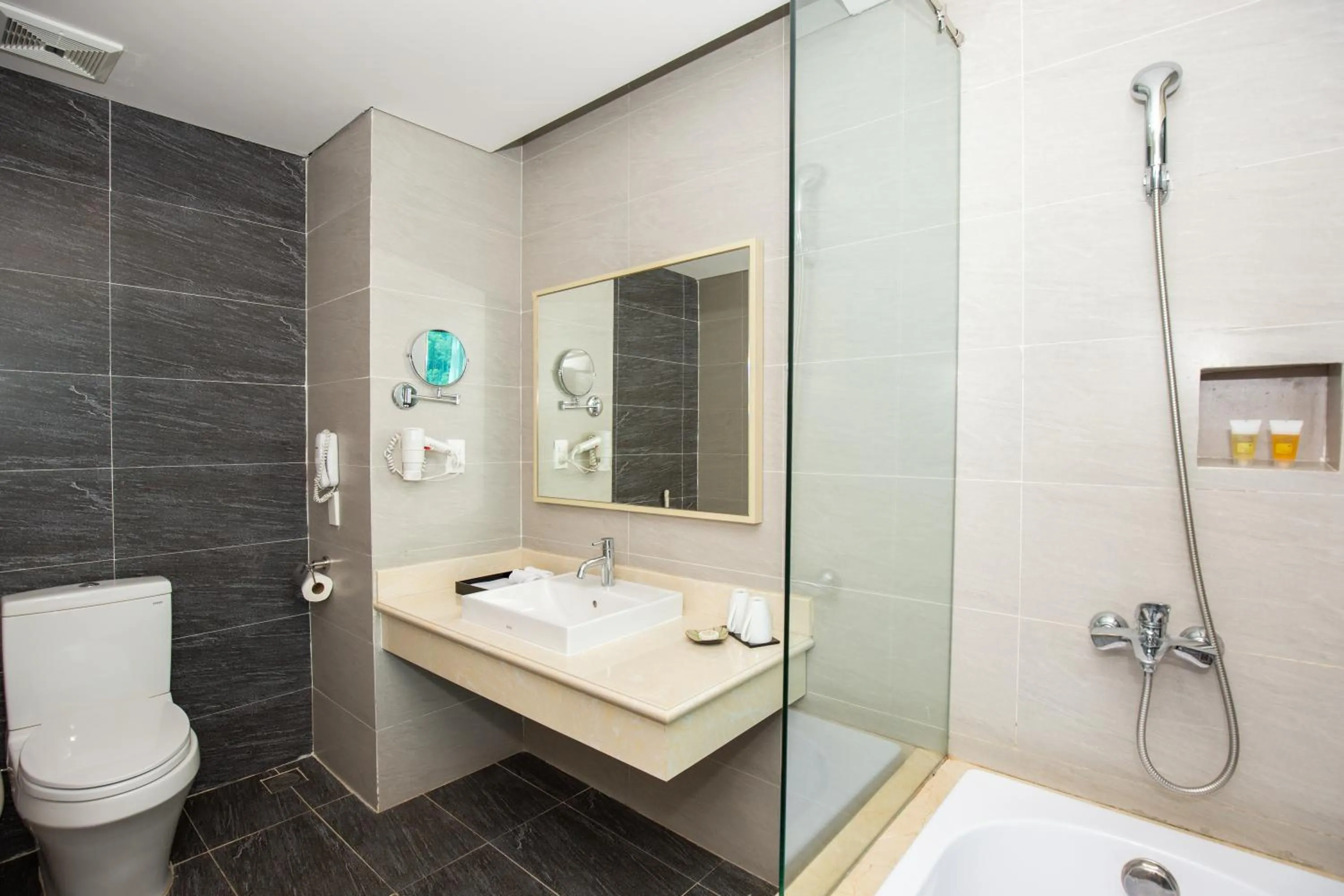Shower in Muong Thanh Luxury Dien Lam