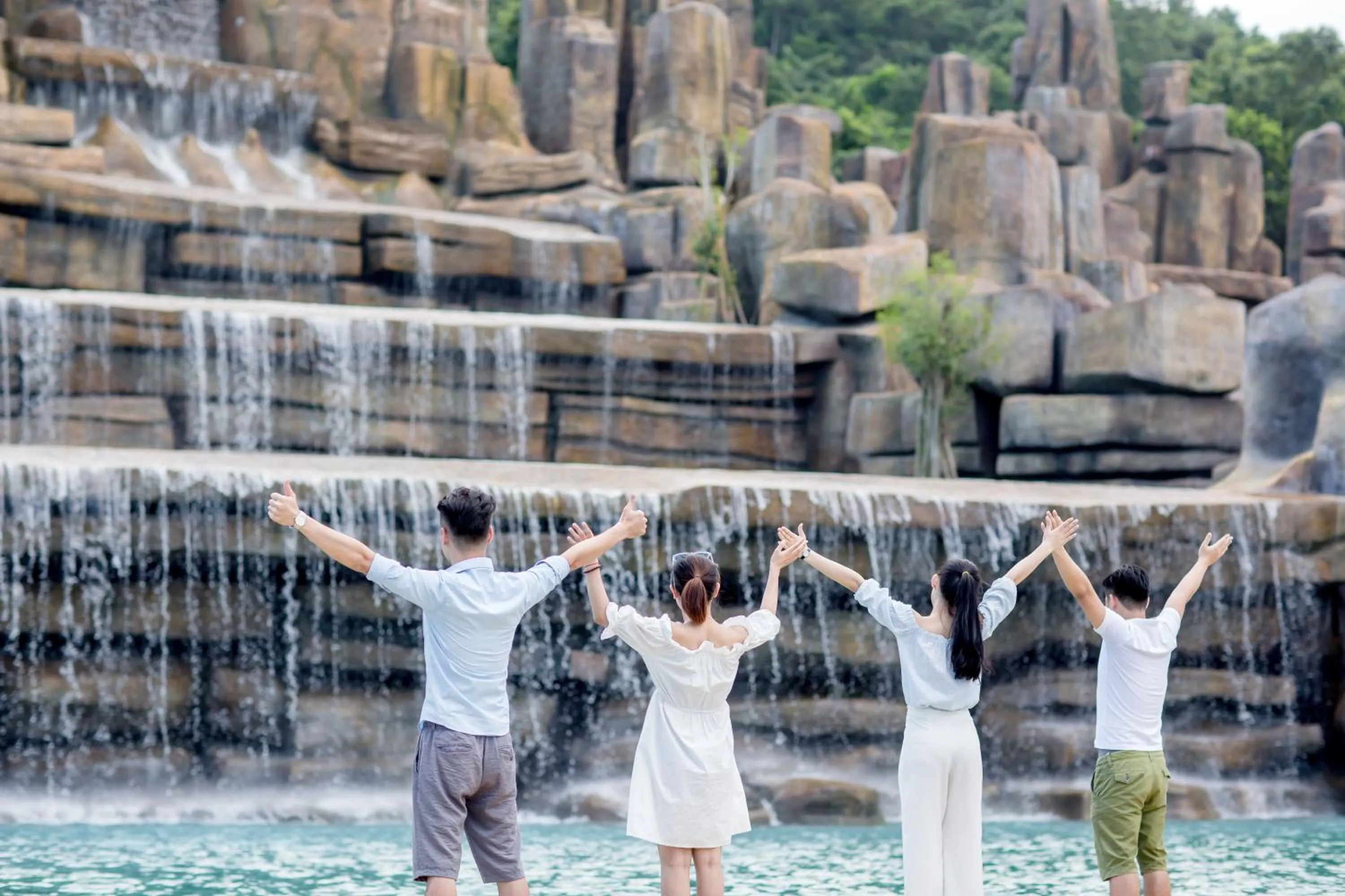Swimming pool in Muong Thanh Luxury Dien Lam