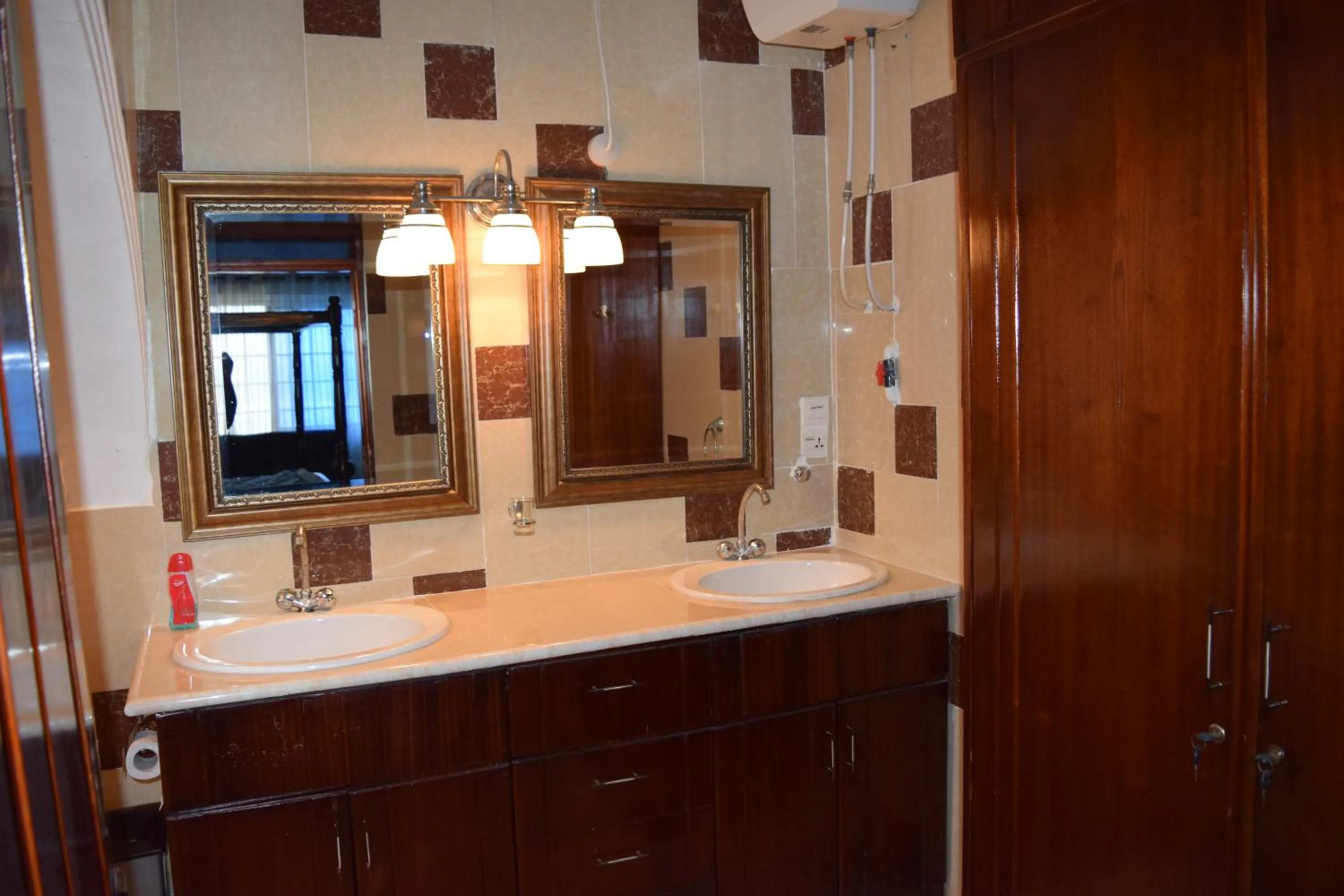 Coconut Pointe Villa & Beach Resort