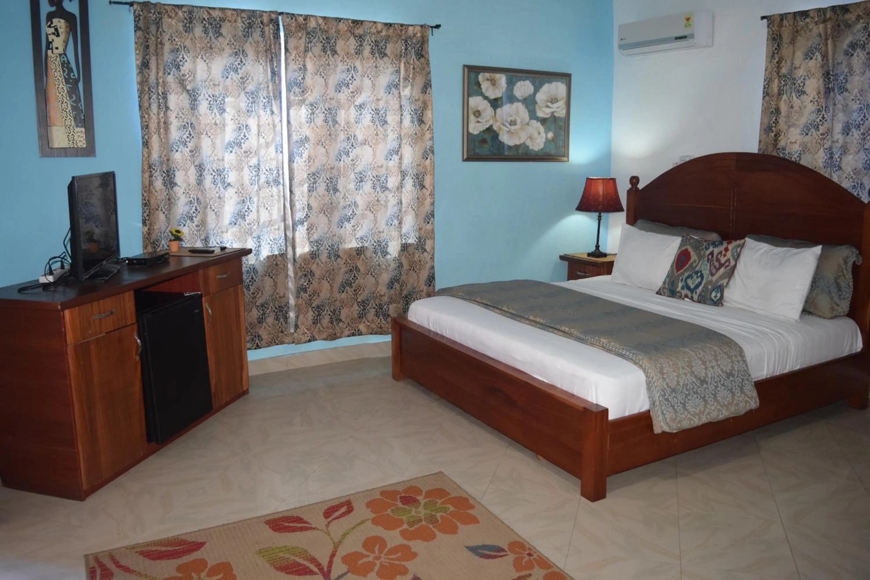 Bed in Coconut Pointe Villa & Beach Resort