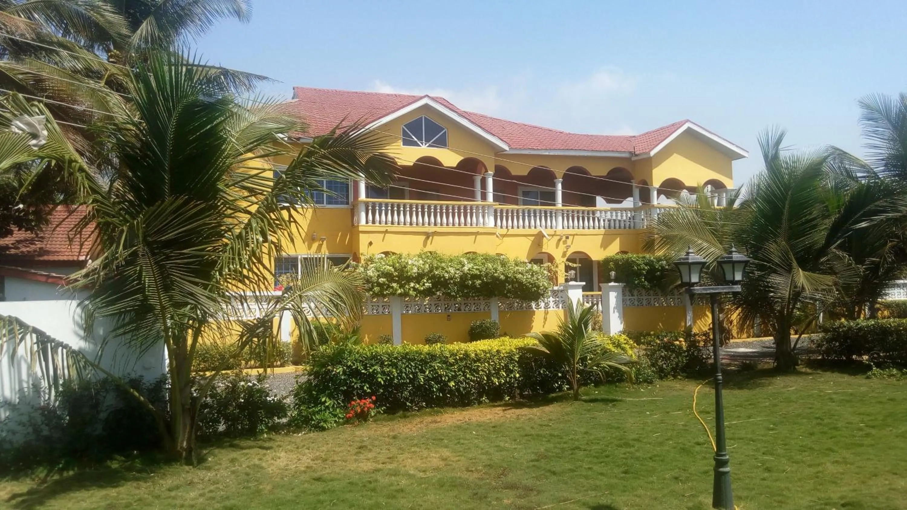 Property building in Coconut Pointe Villa & Beach Resort