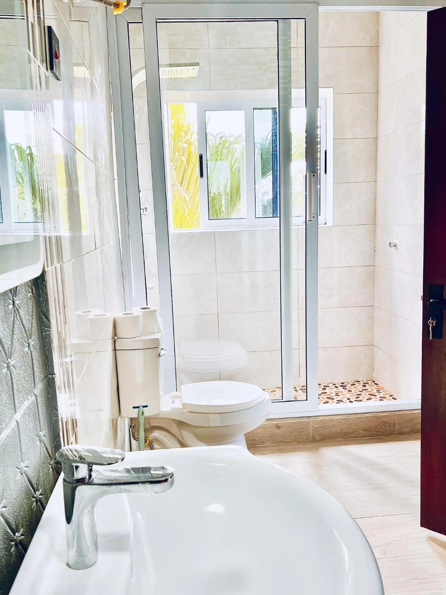 Coconut Pointe Villa & Beach Resort