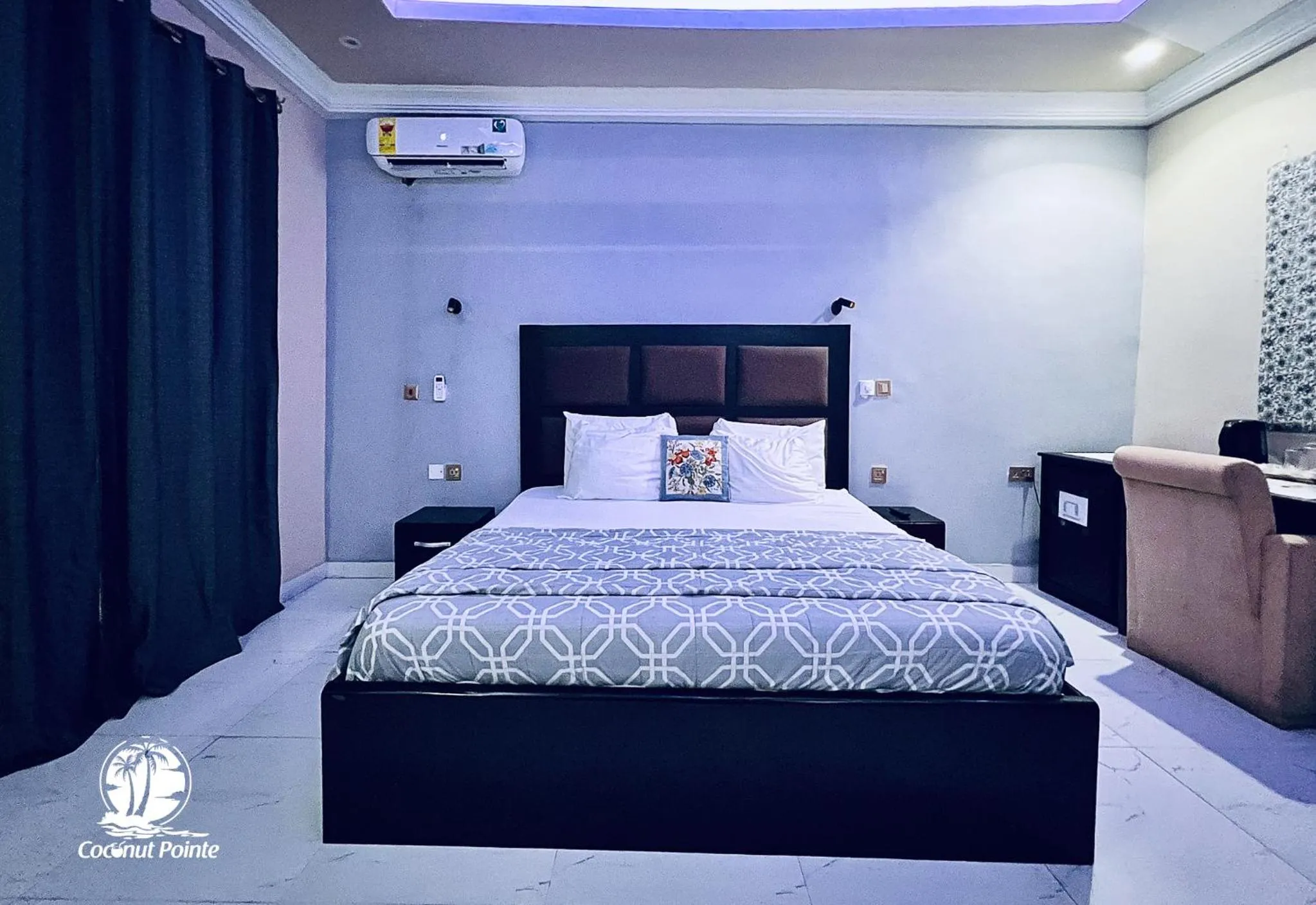 Bed in Coconut Pointe Villa & Beach Resort