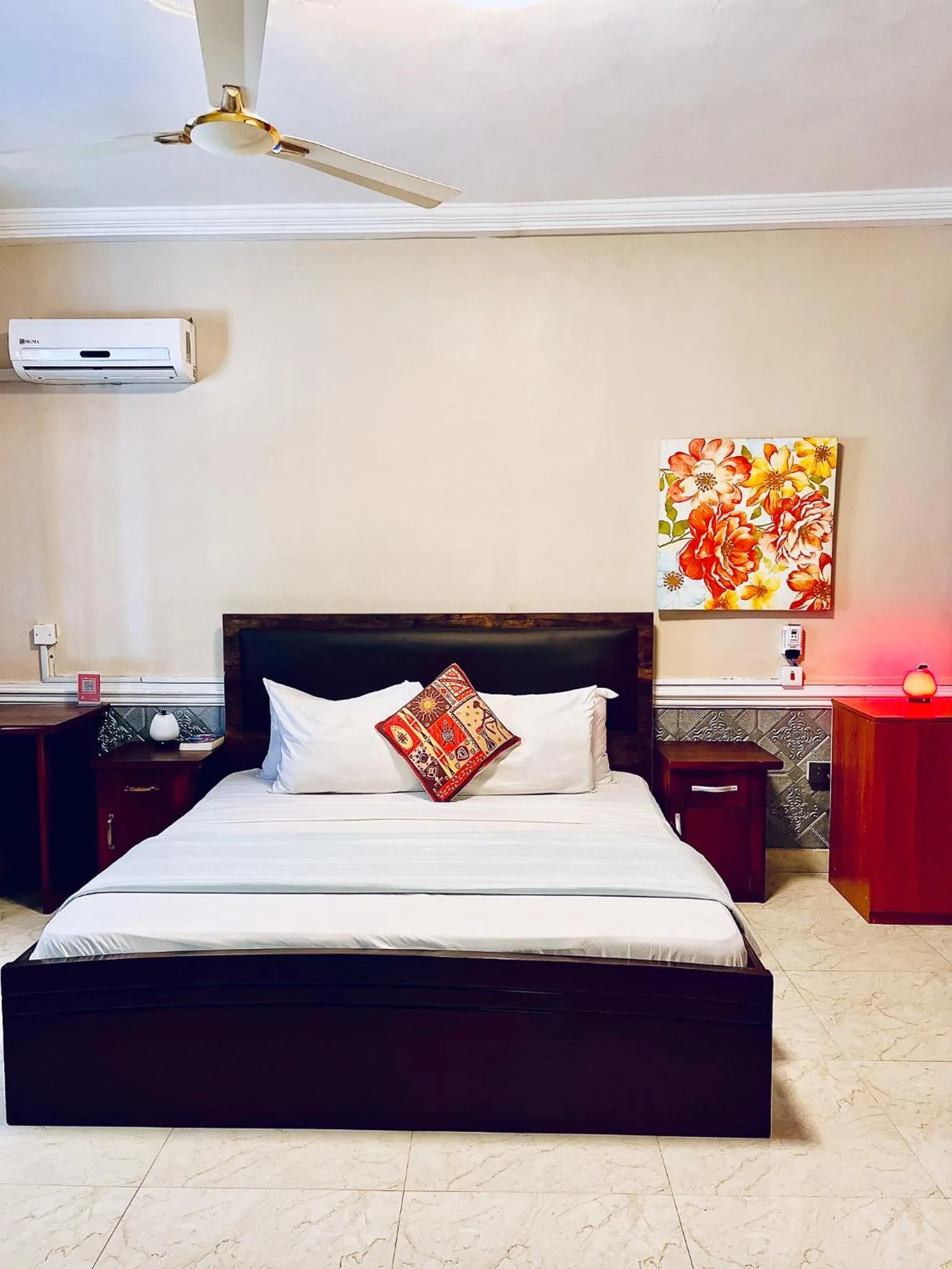 Bed in Coconut Pointe Villa & Beach Resort