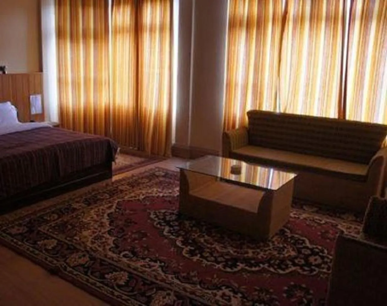 Photo of the whole room, Bed in Pemaling Lords Inn Dirang