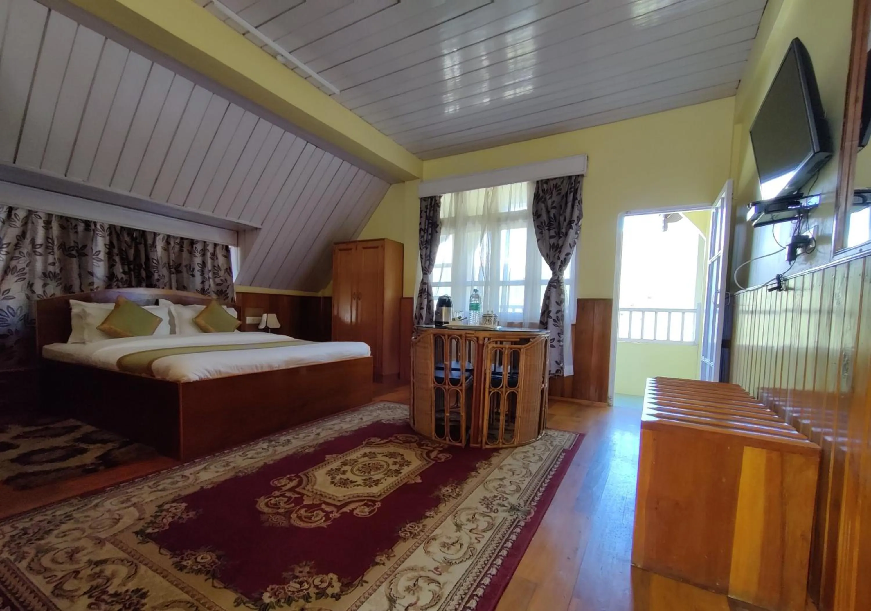 TV and multimedia, Bed in Pemaling Lords Inn Dirang