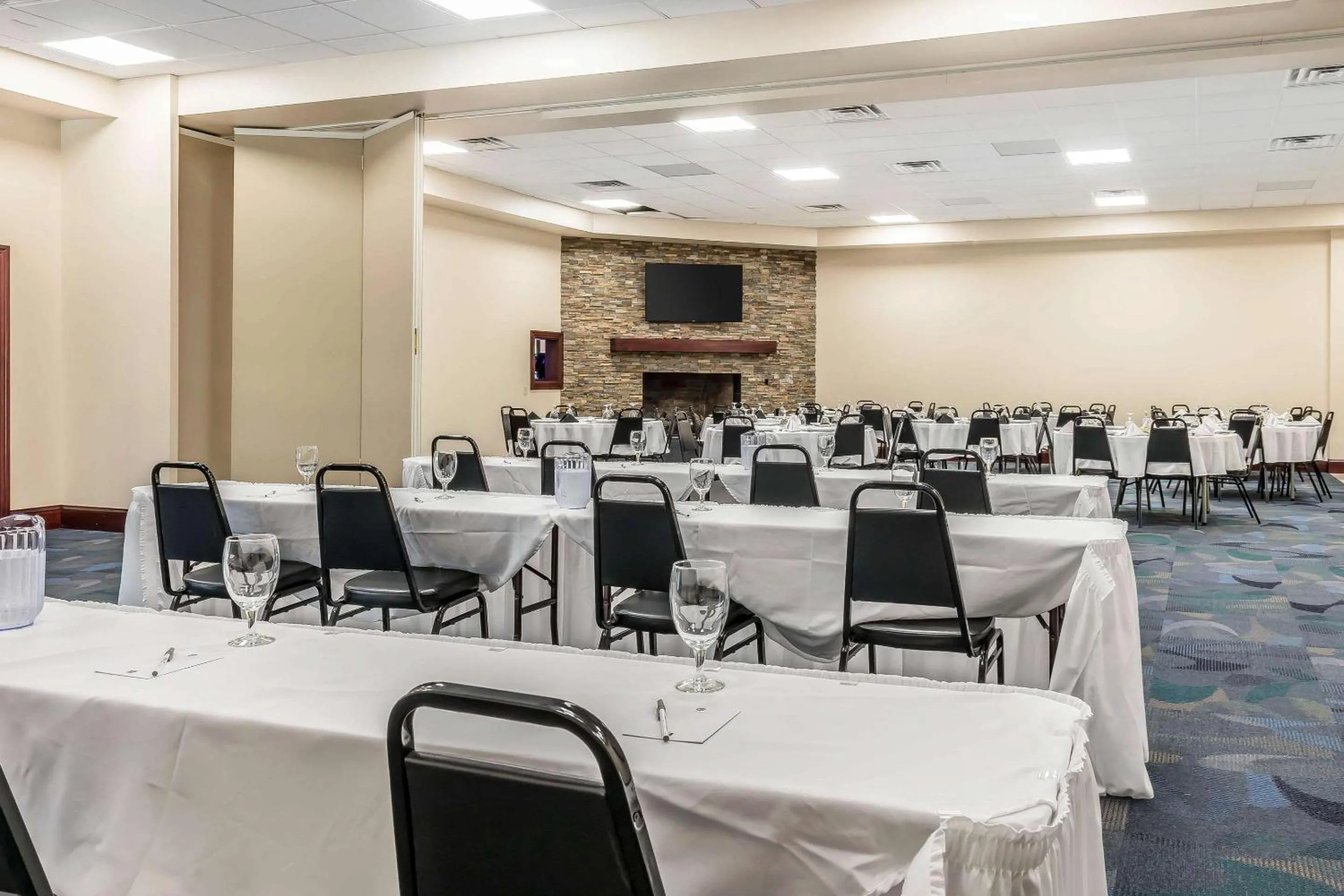 Meeting/conference room in Clarion Inn Belle Vernon