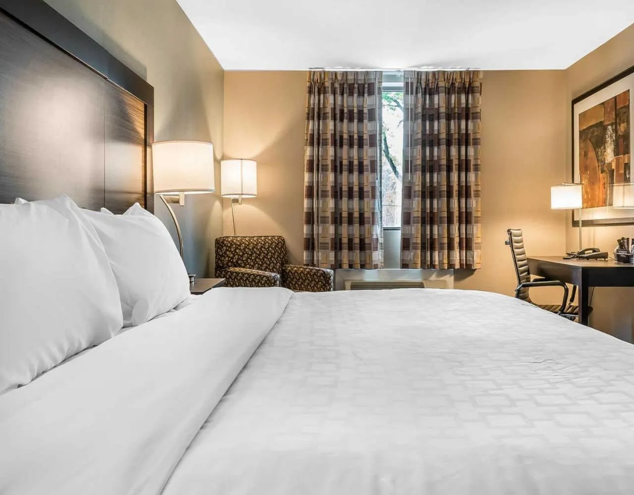 Bedroom, Bed in Clarion Inn Belle Vernon