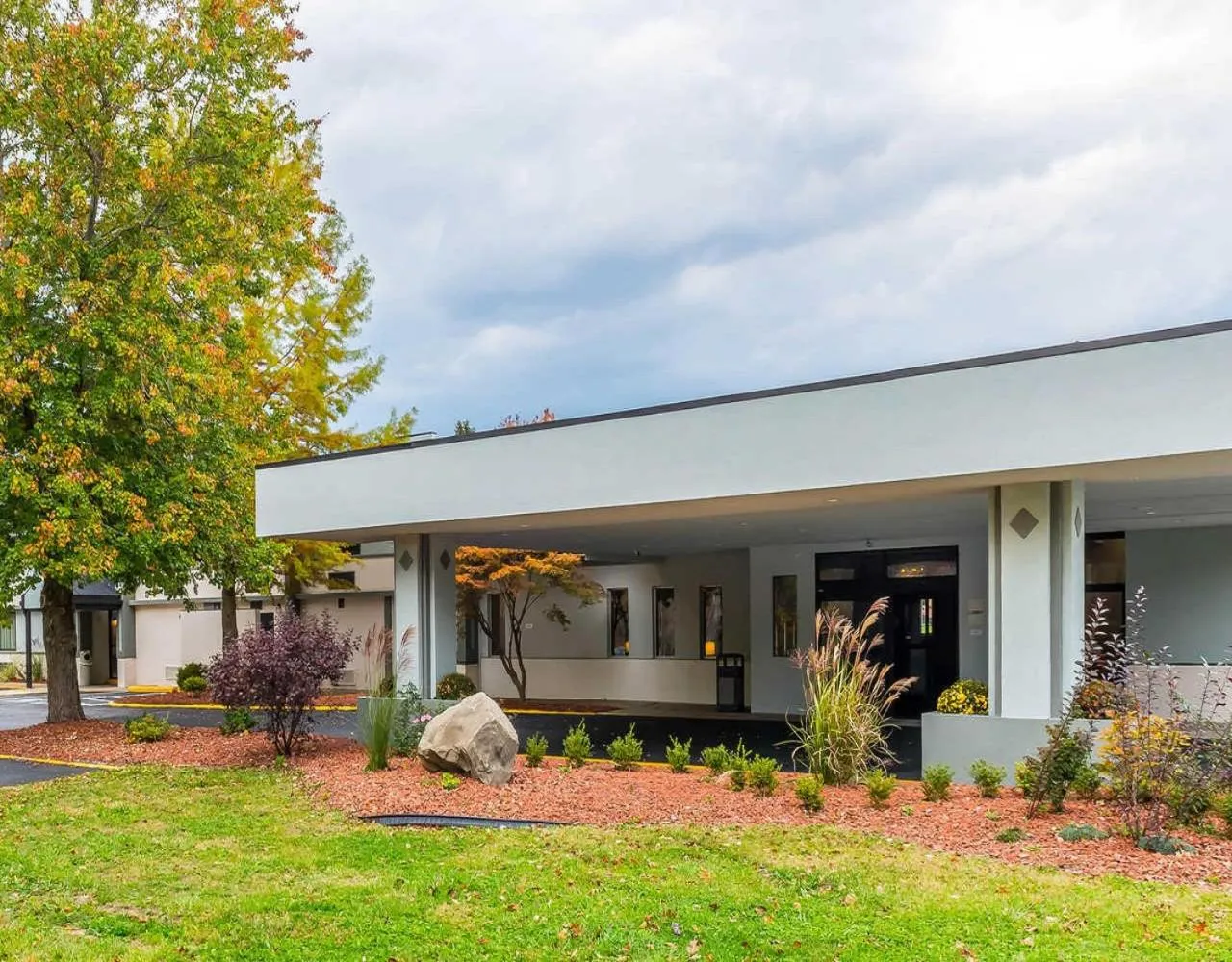 Garden view in Clarion Inn Belle Vernon