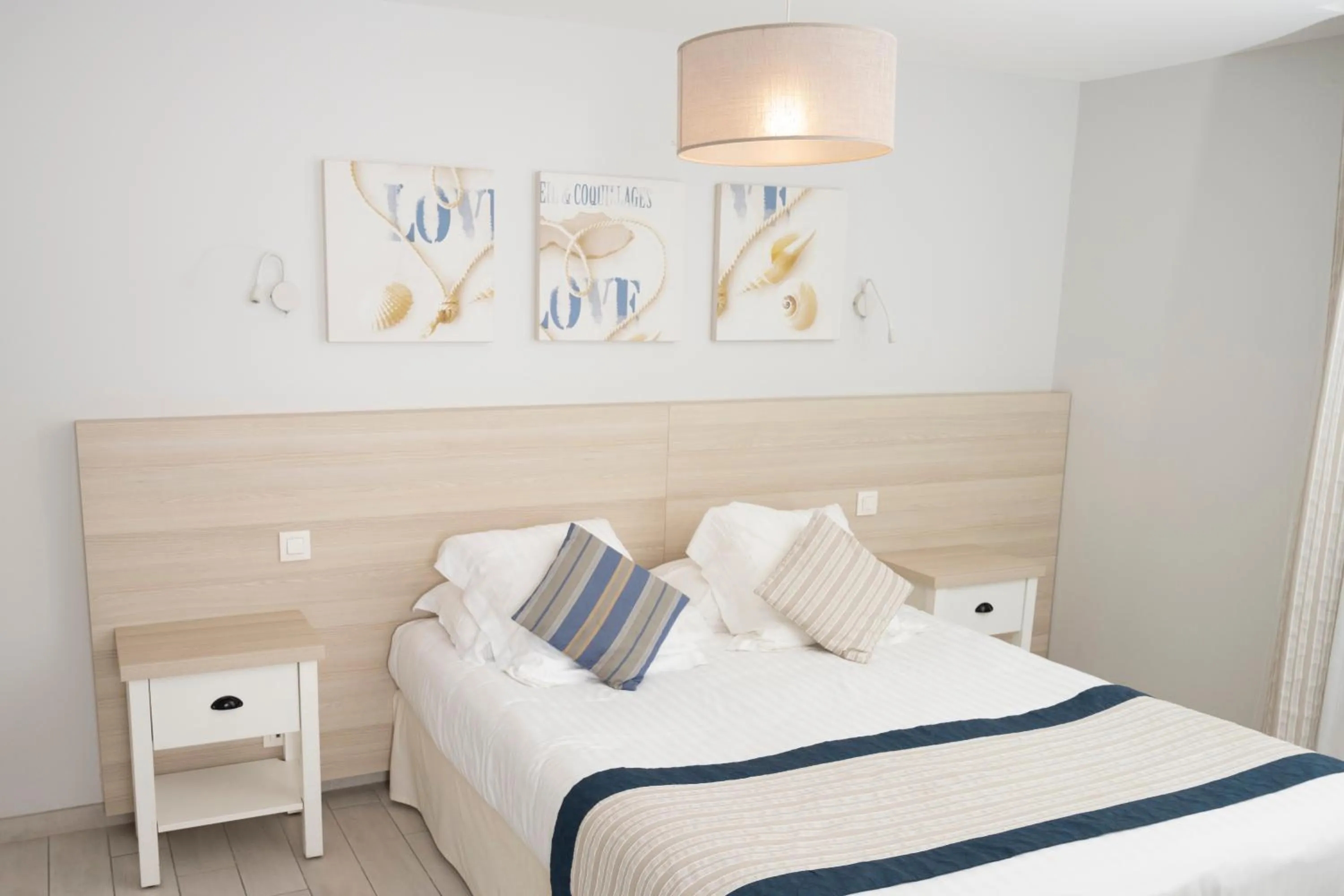 Bed in Hotel La Ciotat - A deux pas de l'eau