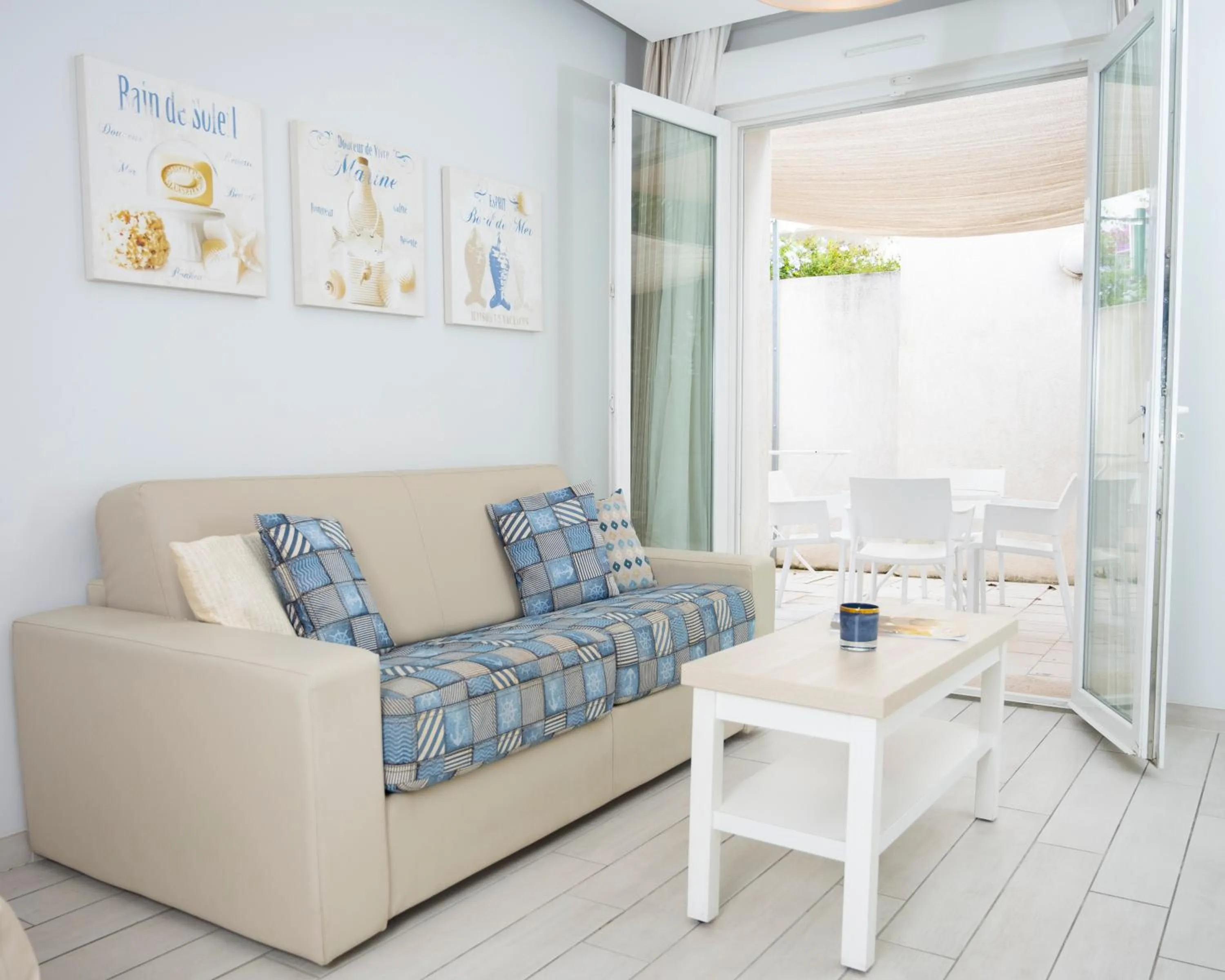 Patio in Hotel La Ciotat - A deux pas de l'eau