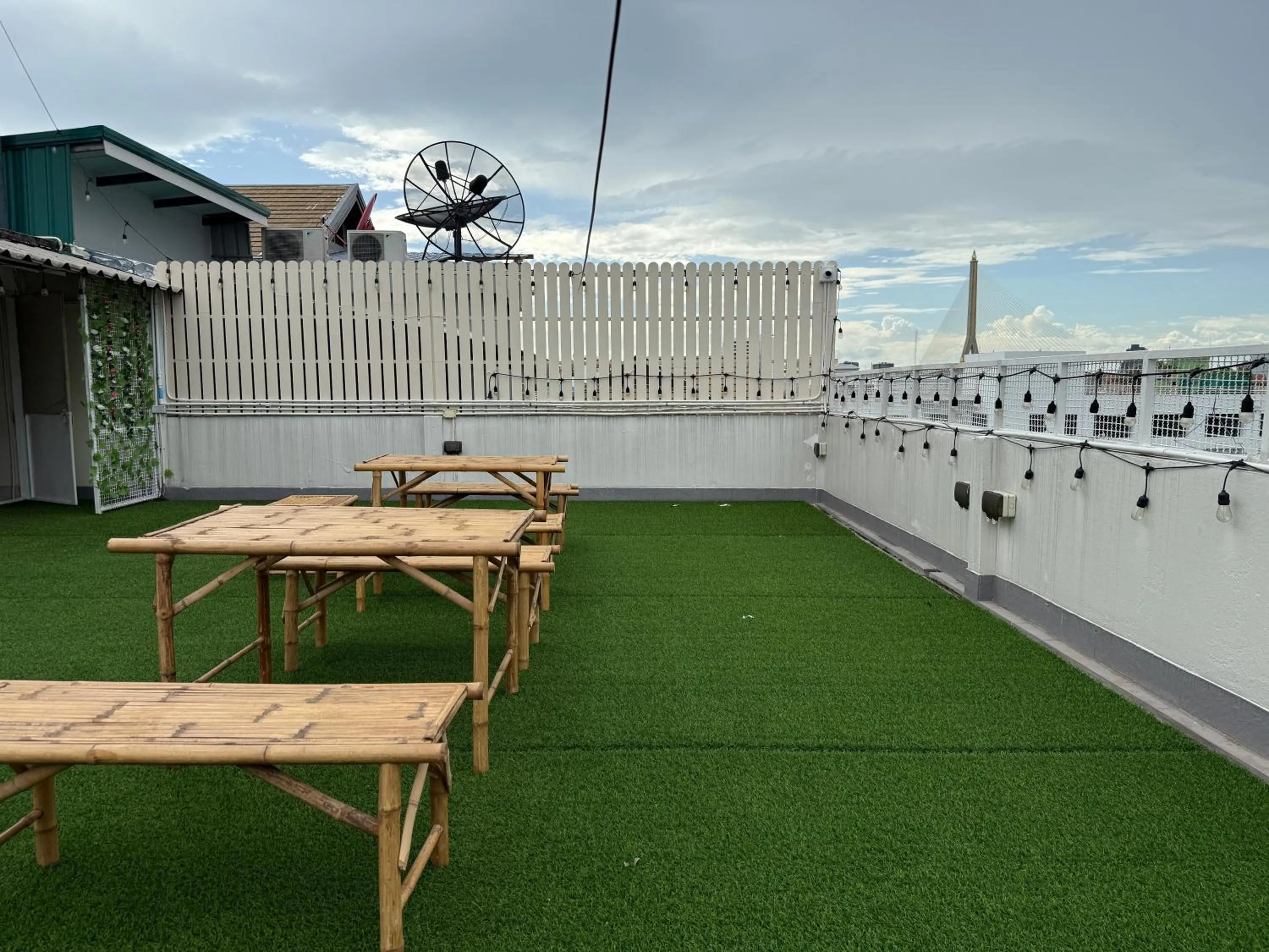 Patio in Baan Nampetch Hostel