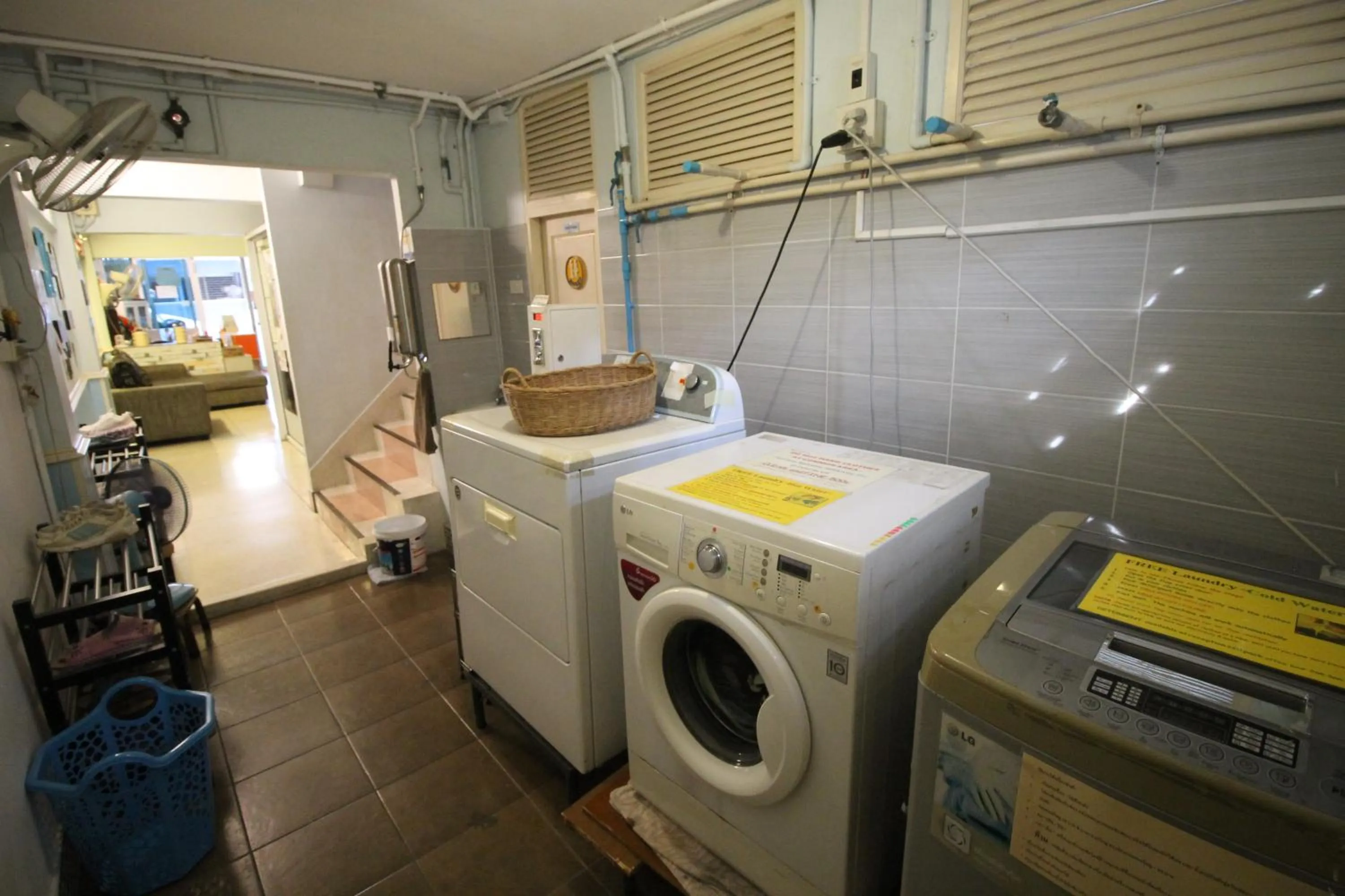 washing machine in Baan Nampetch Hostel