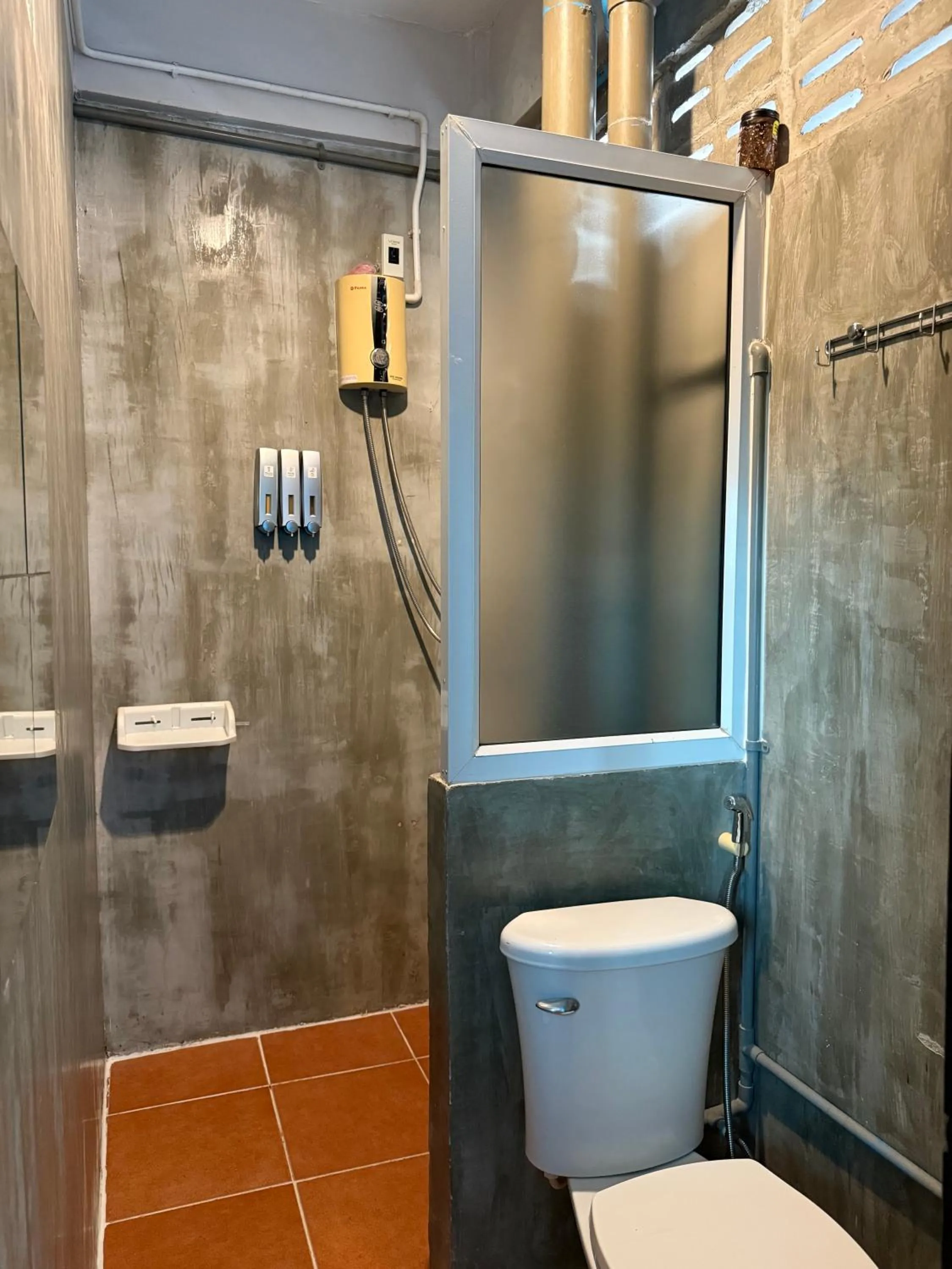 Shower in Baan Nampetch Hostel