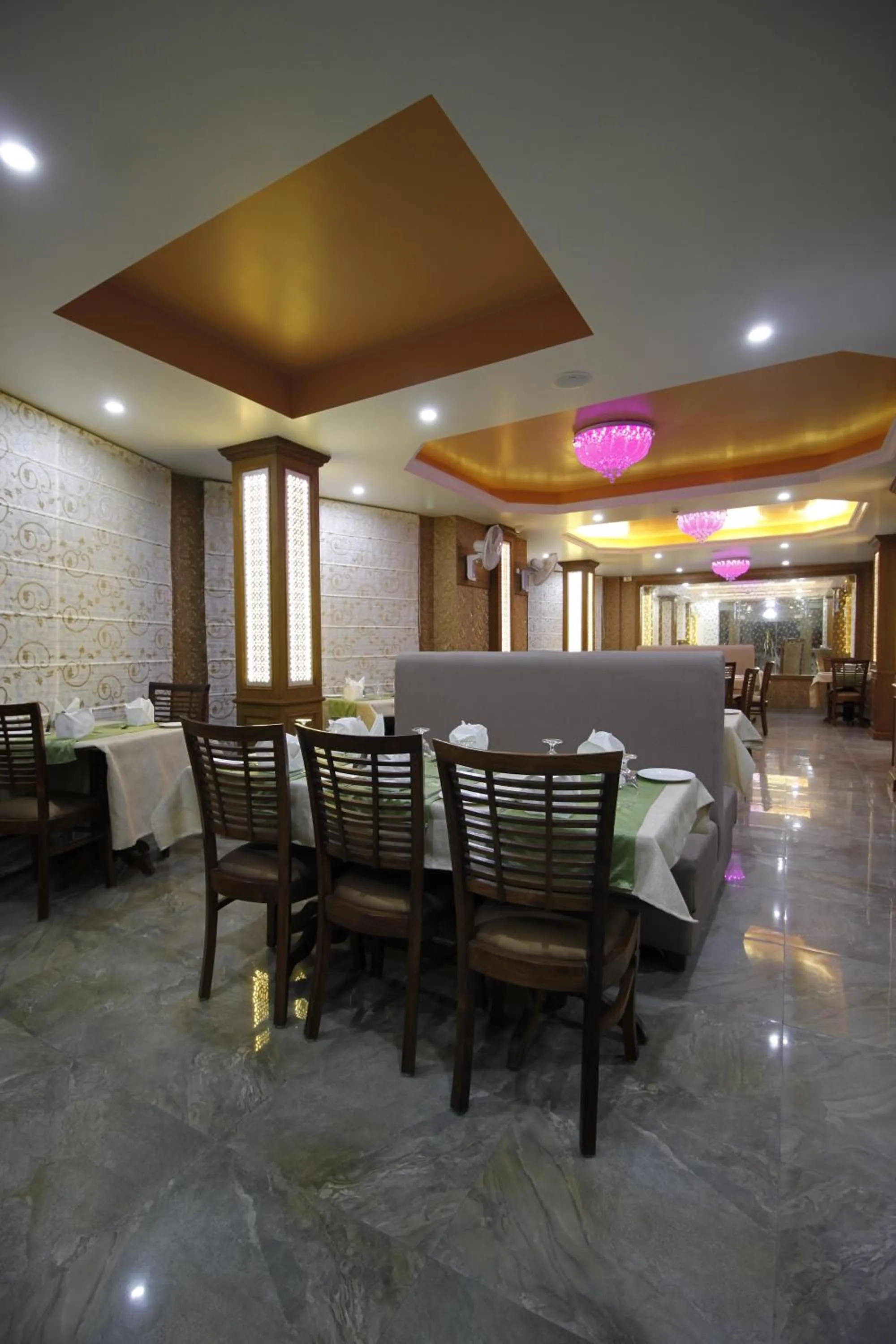 Restaurant/places to eat in Rock Castle By DLS Hotels