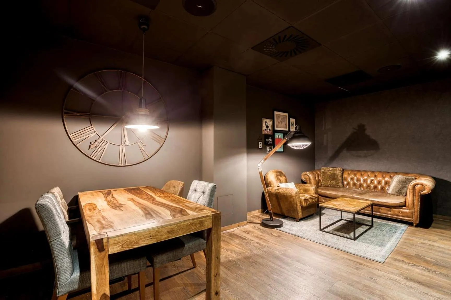 Lounge or bar in pentahotel Brussels City Centre