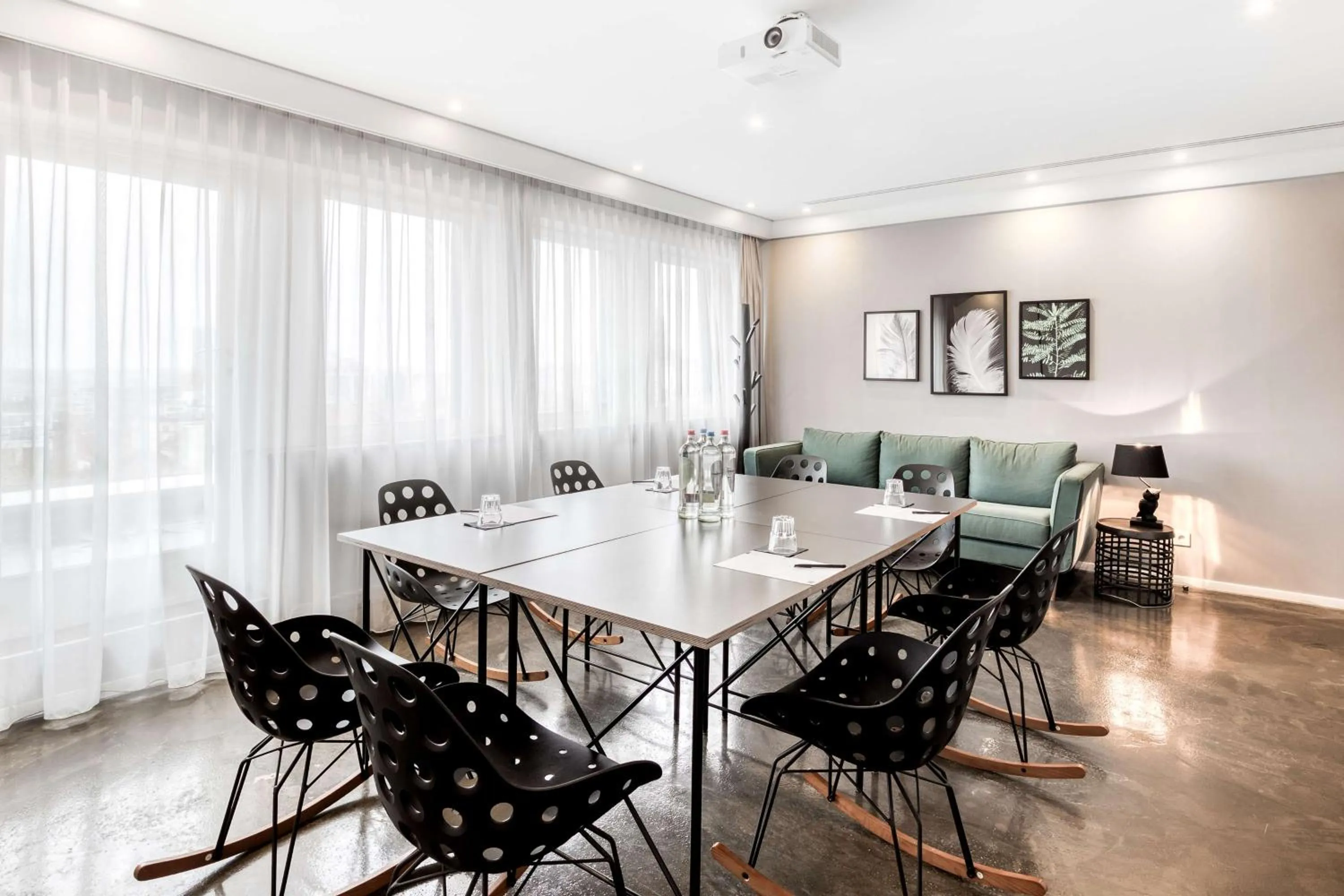 Photo of the whole room in pentahotel Brussels City Centre