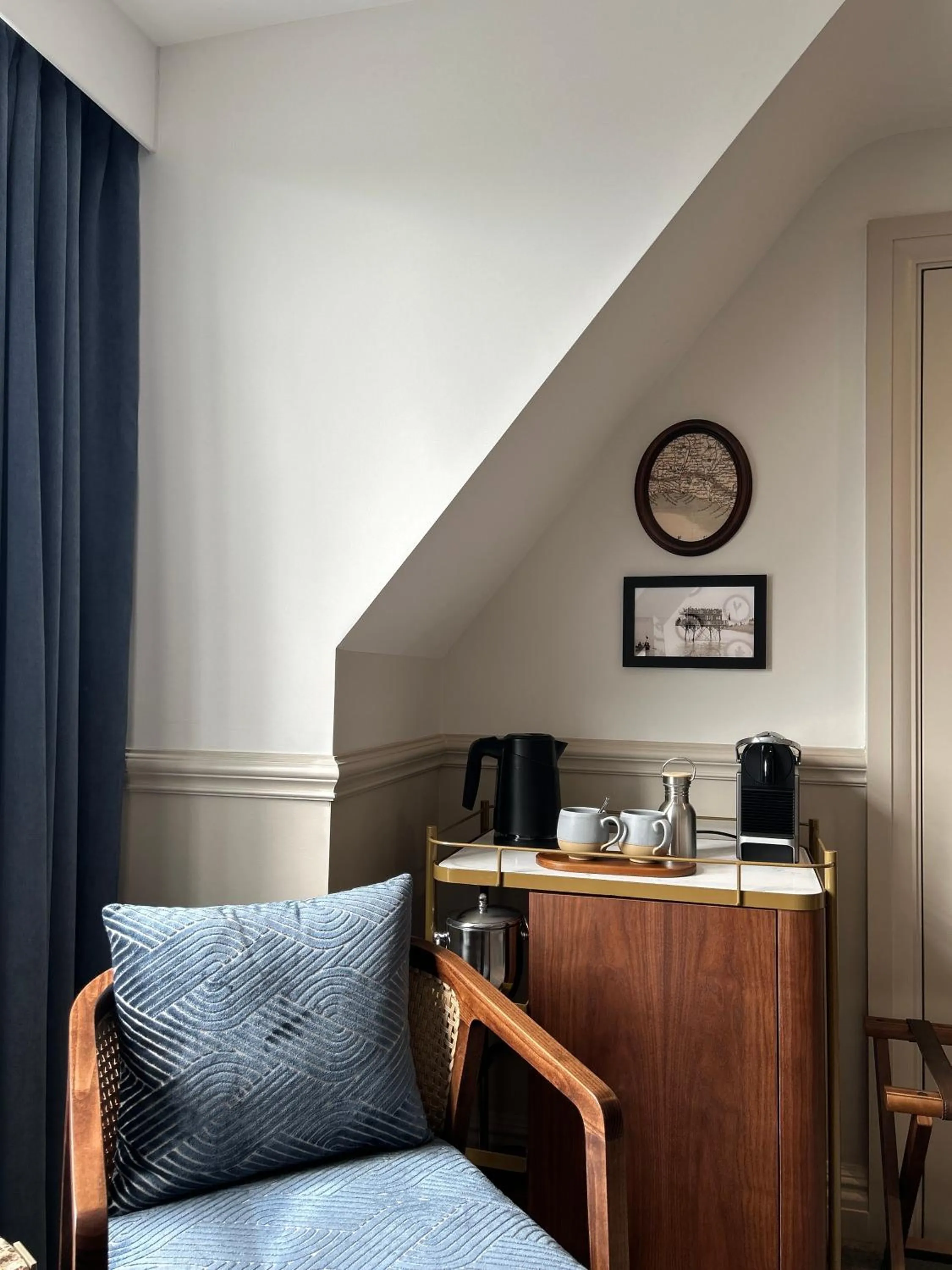 Coffee/tea facilities in The White Horses by Everly Hotels Collection