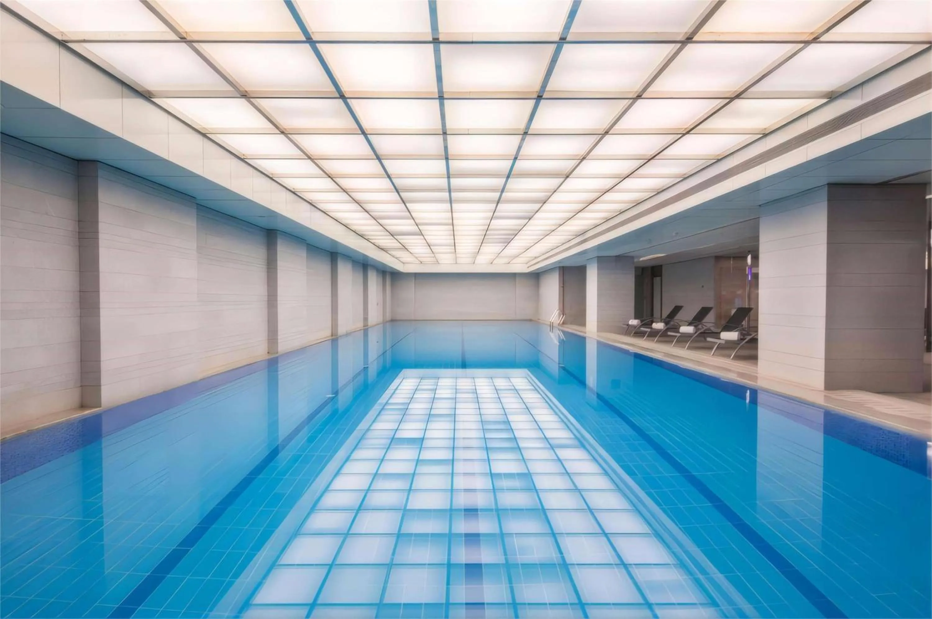 Swimming pool in Ramada Plaza Qiandeng Kunshan