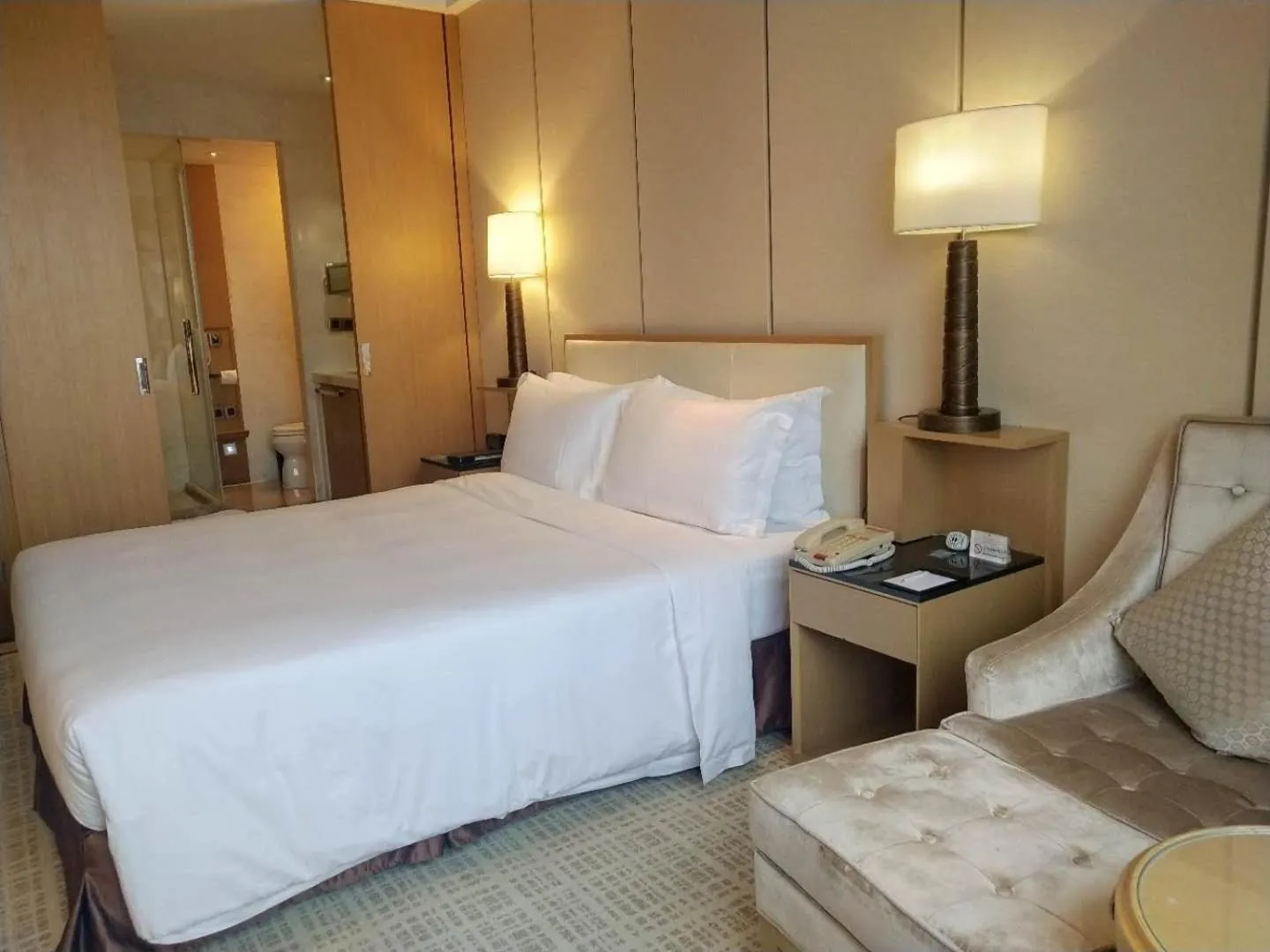 Bed in Ramada Plaza Qiandeng Kunshan