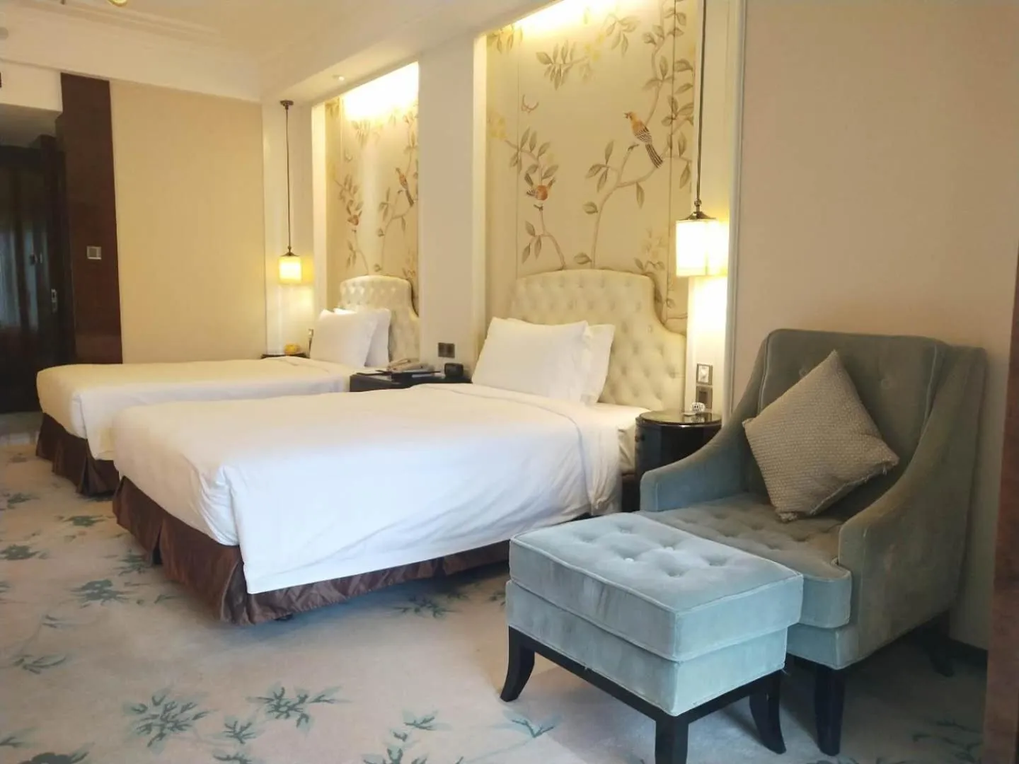 Bed in Ramada Plaza Qiandeng Kunshan