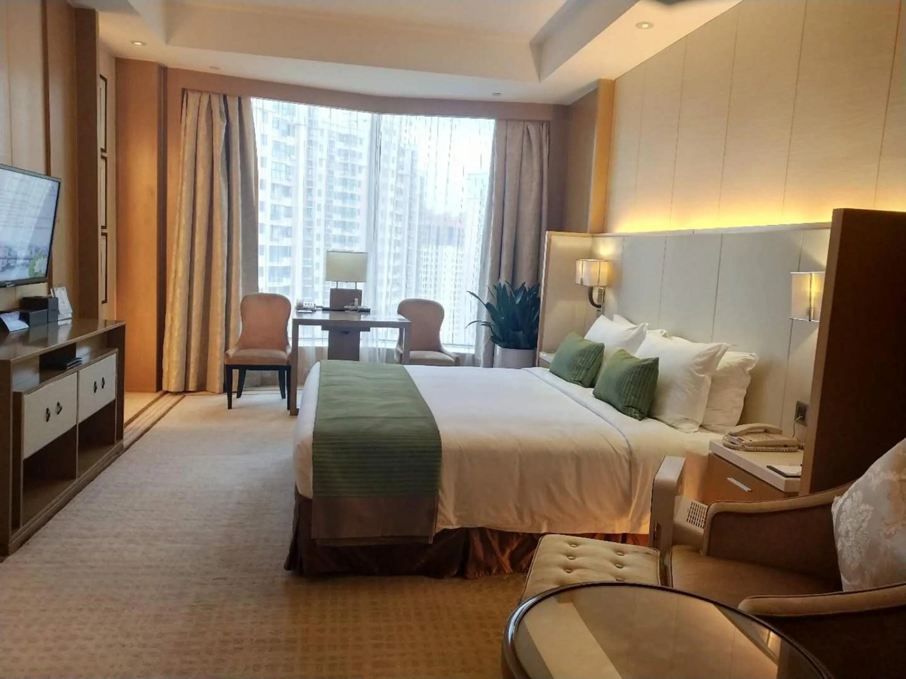 Bed in Ramada Plaza Qiandeng Kunshan