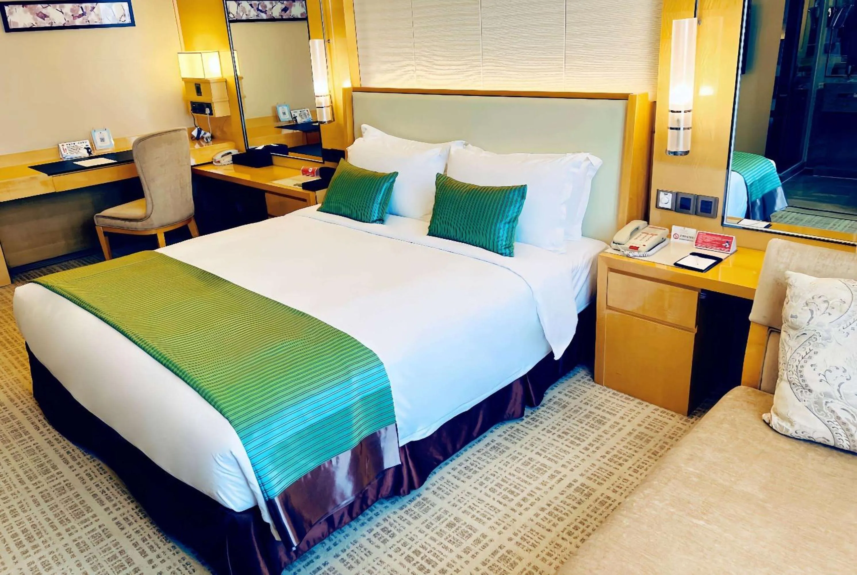 Photo of the whole room, Bed in Ramada Plaza Qiandeng Kunshan