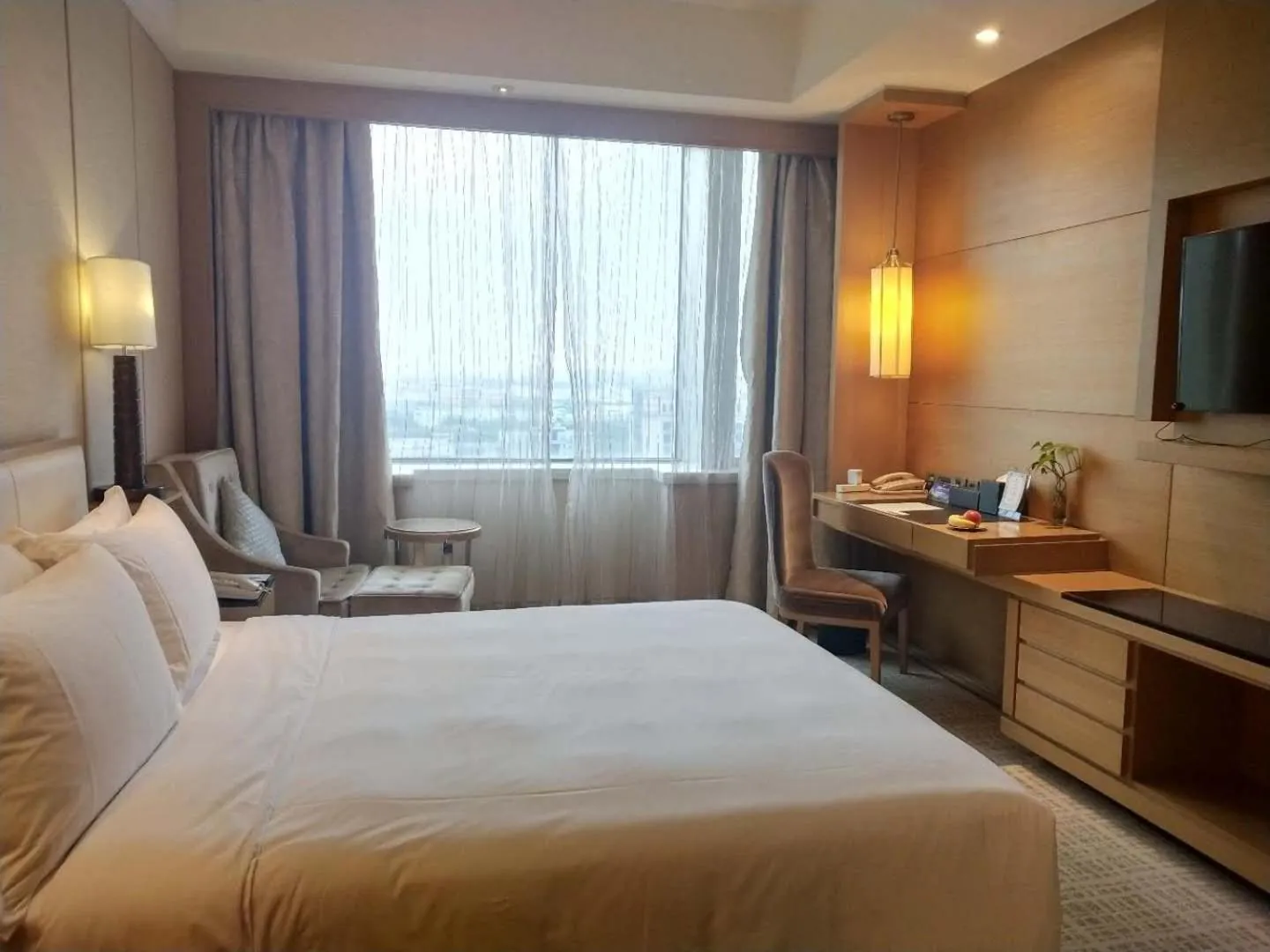 Bed in Ramada Plaza Qiandeng Kunshan