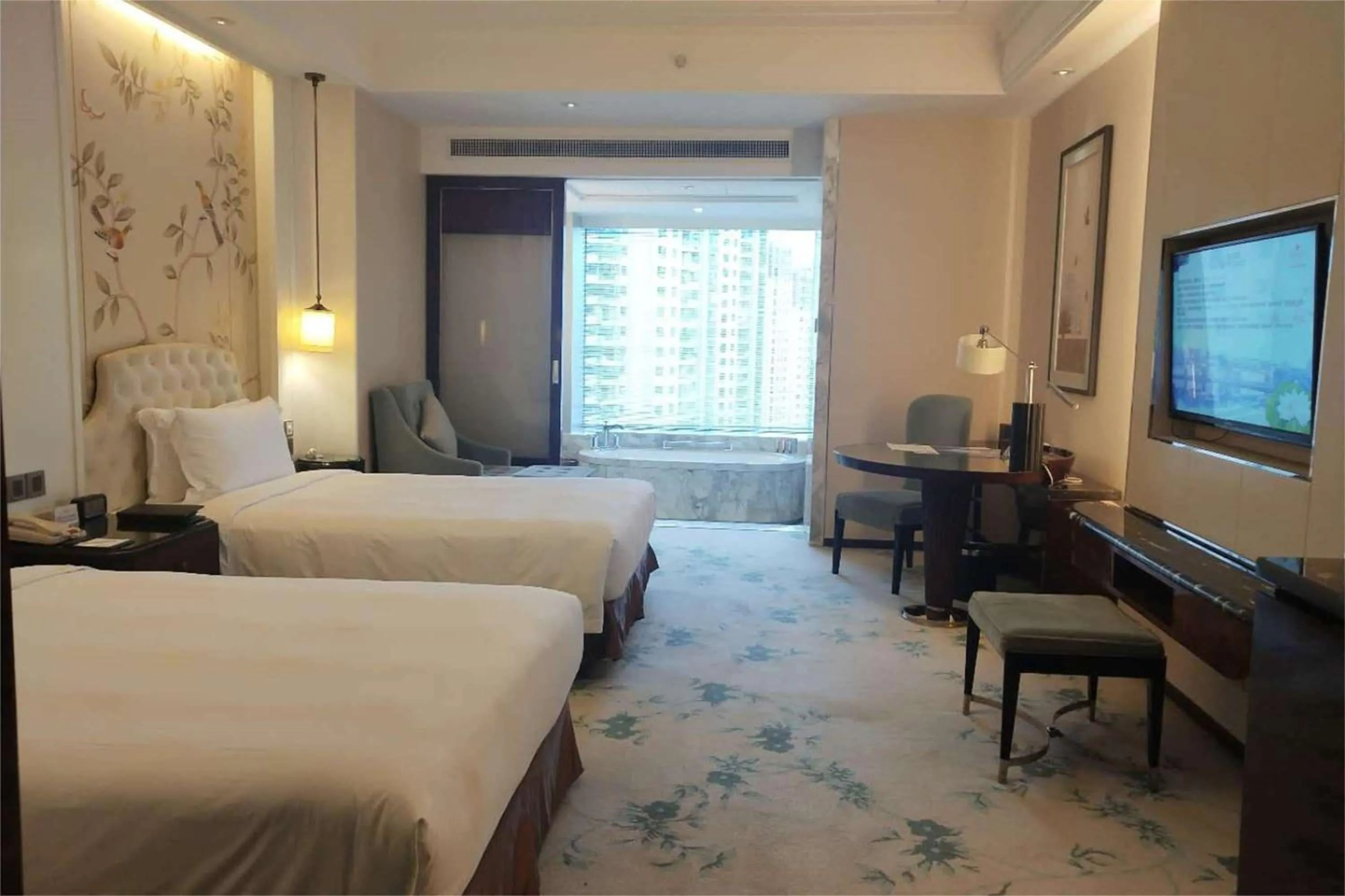 Photo of the whole room, Bed in Ramada Plaza Qiandeng Kunshan