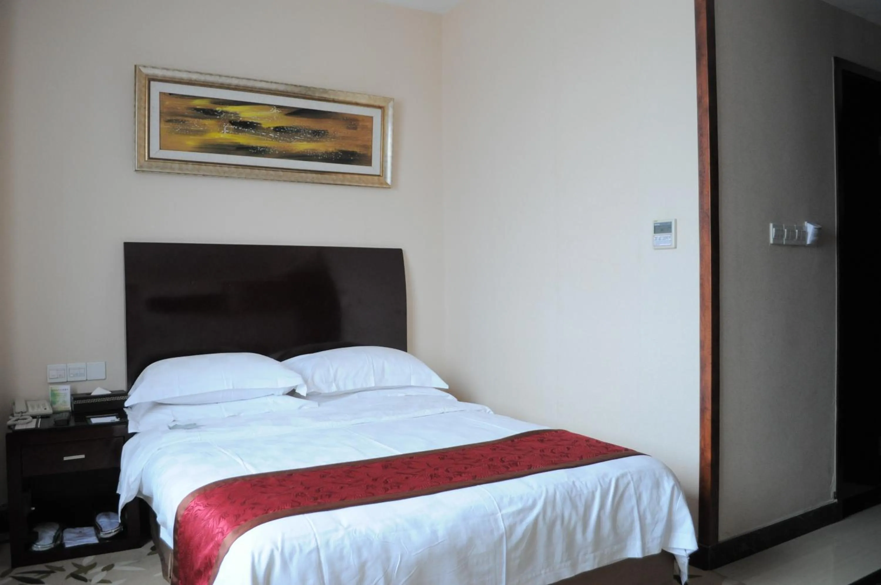 Bed in Ramada Linyi North
