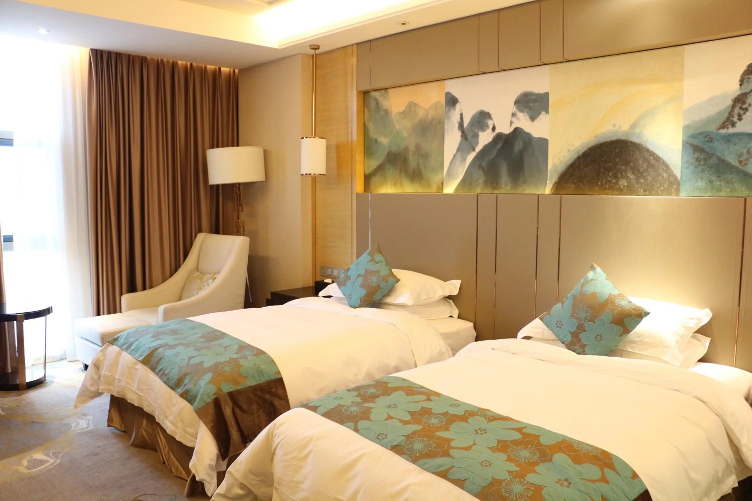 Bed in Ramada Yiyang Taojiang