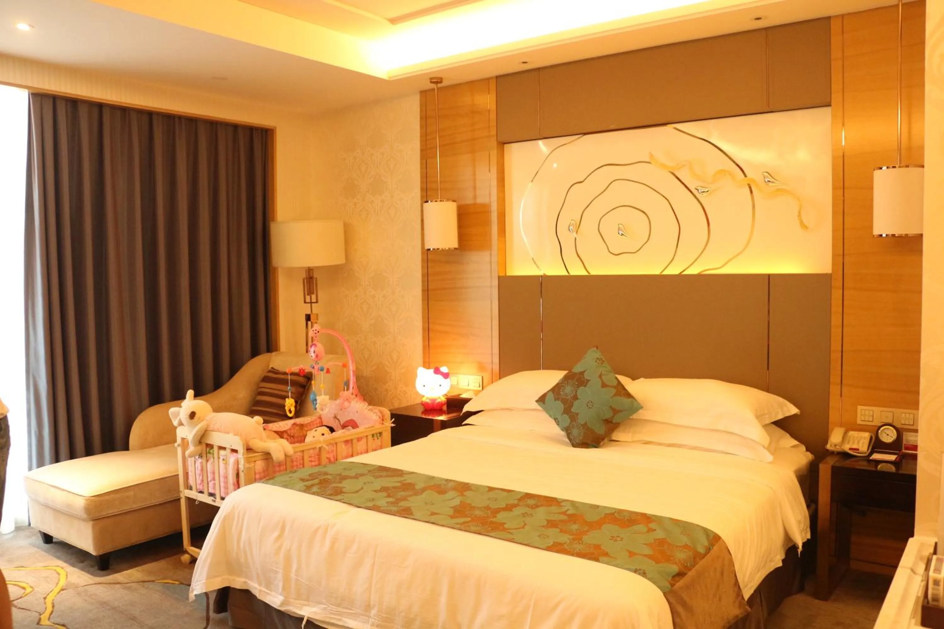 Bed in Ramada Yiyang Taojiang