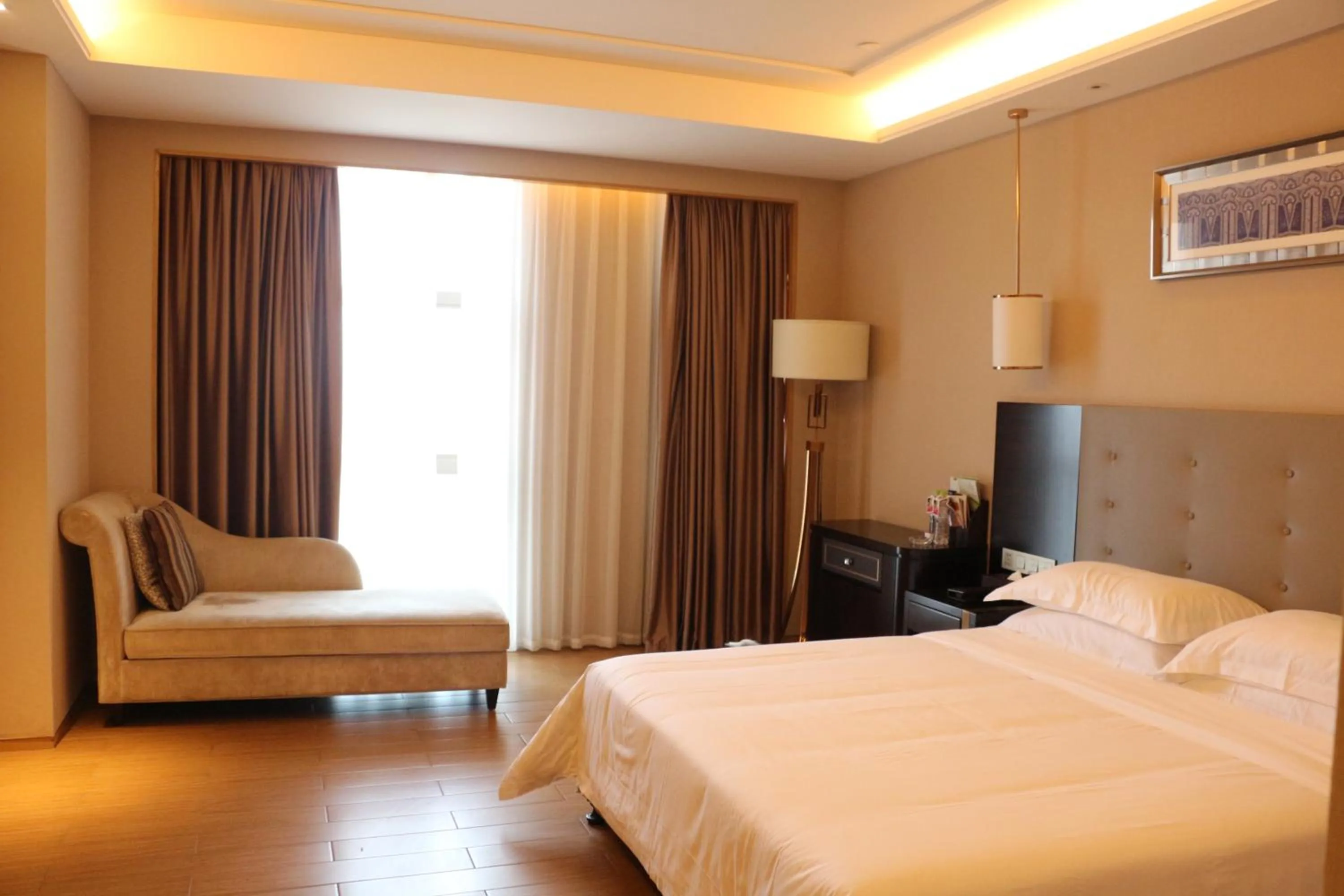 Bed in Ramada Yiyang Taojiang