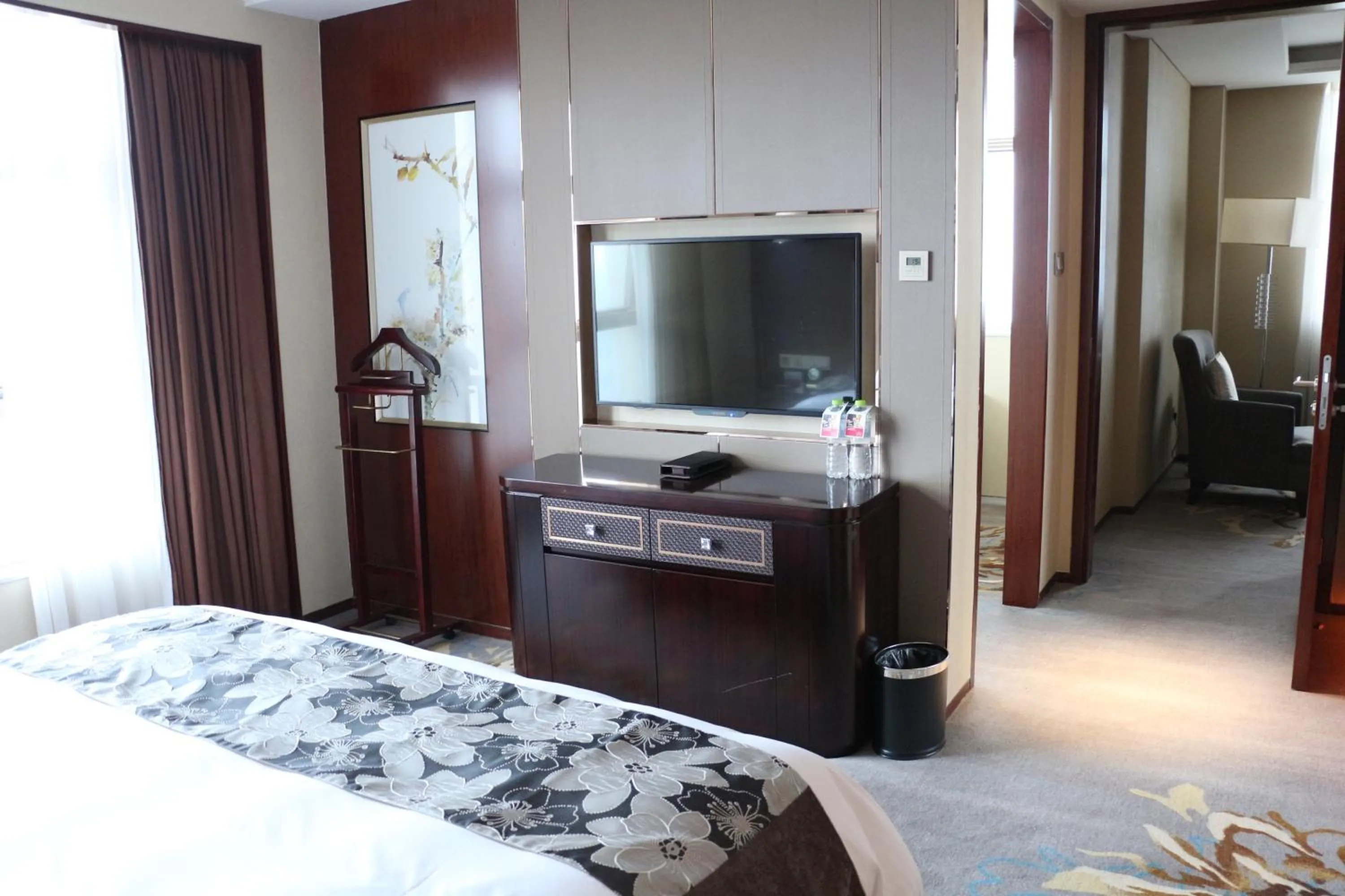 Bed in Ramada Yiyang Taojiang