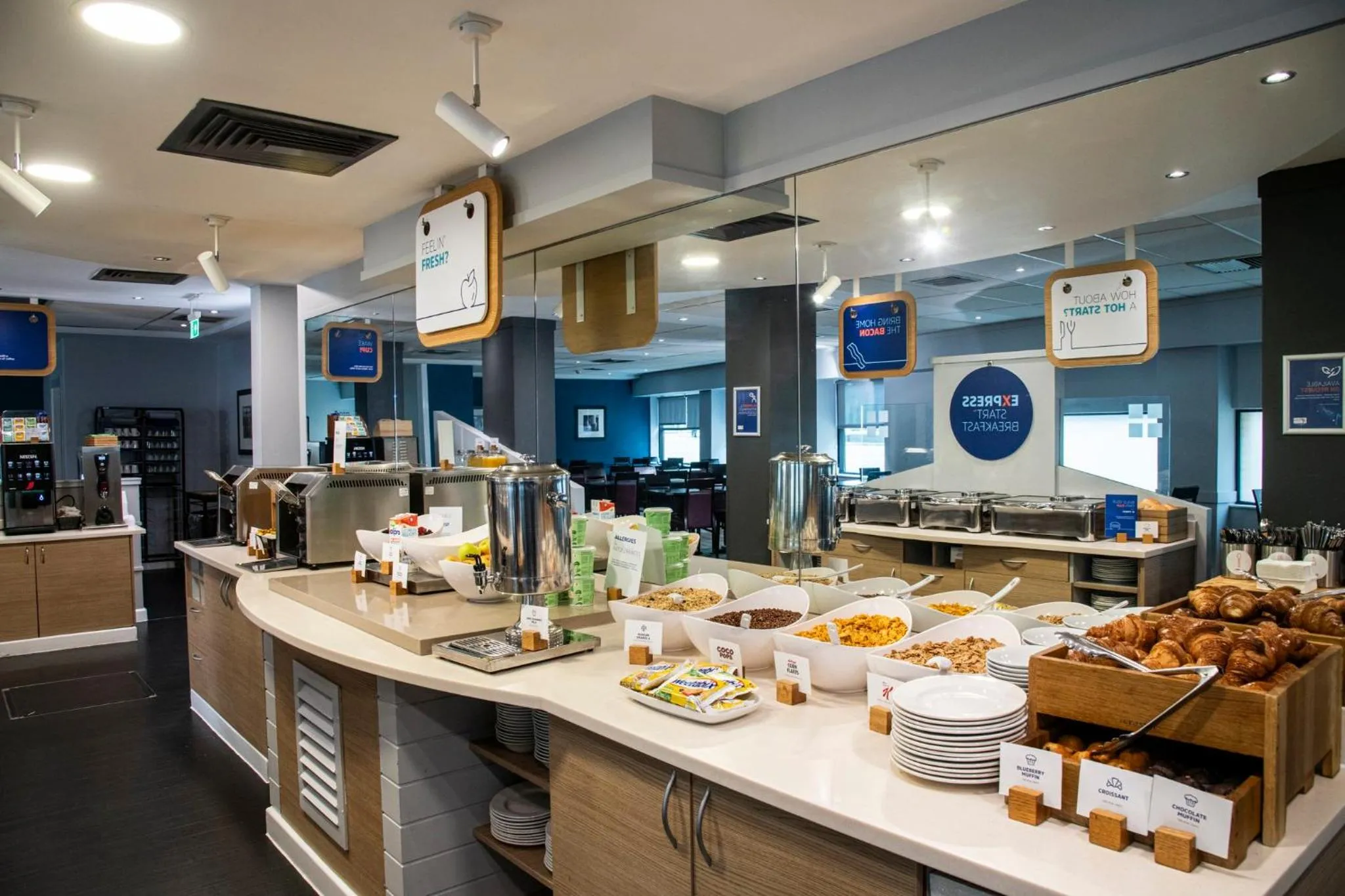 Restaurant/places to eat in Holiday Inn Express - Glasgow - City Ctr Riverside by IHG