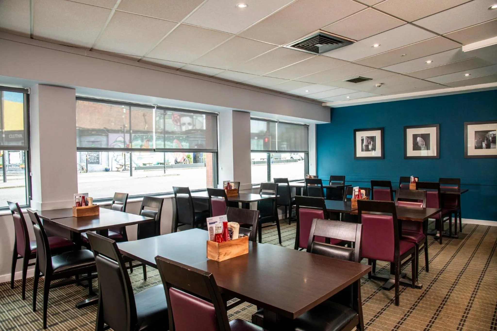 Restaurant/places to eat in Holiday Inn Express - Glasgow - City Ctr Riverside by IHG