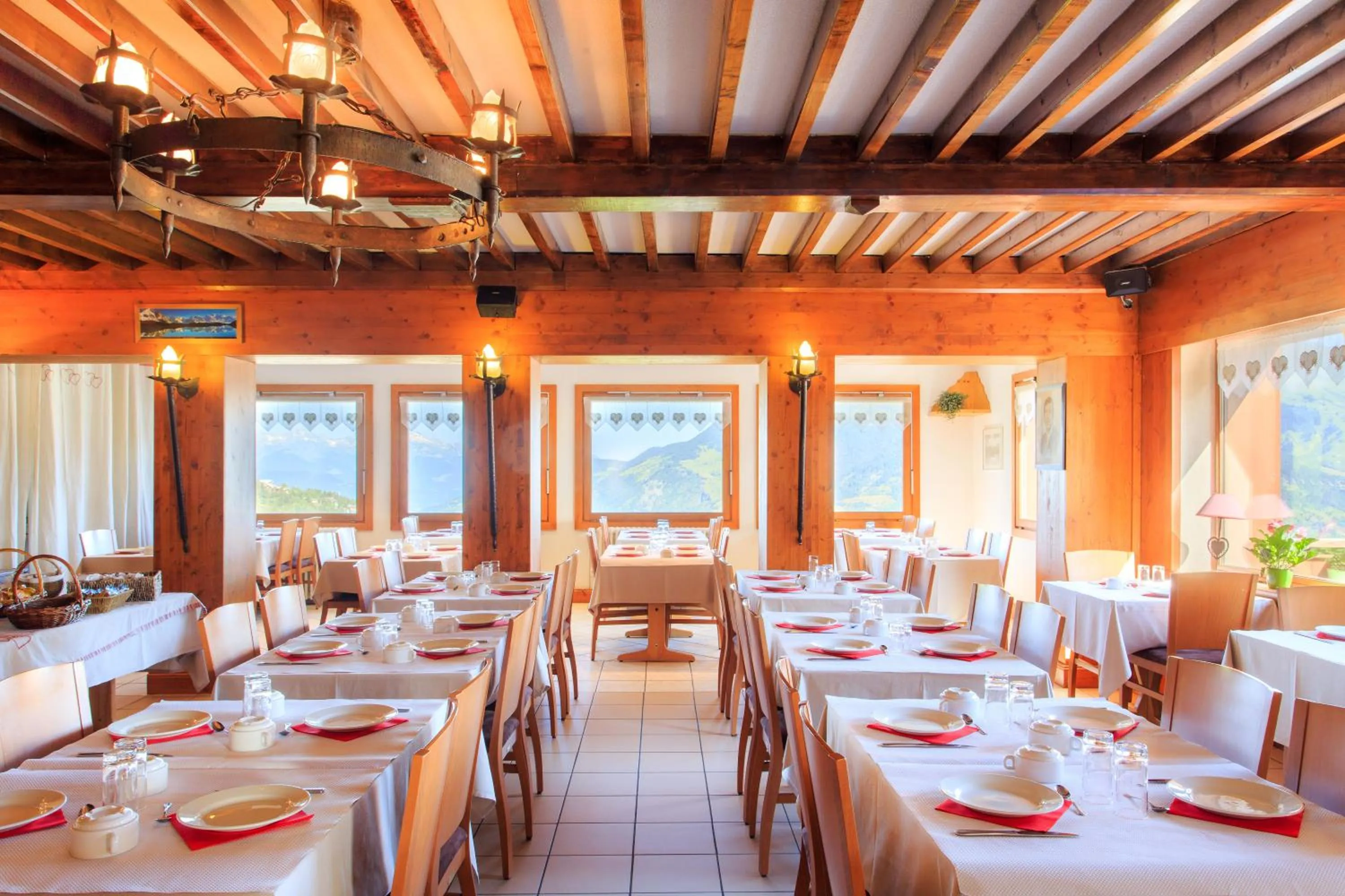 Restaurant/places to eat in Hotel Club Blanche Neige