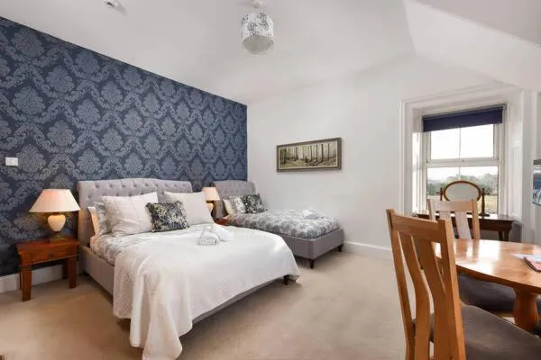 Bedroom, Bed in Strathardle Lodge